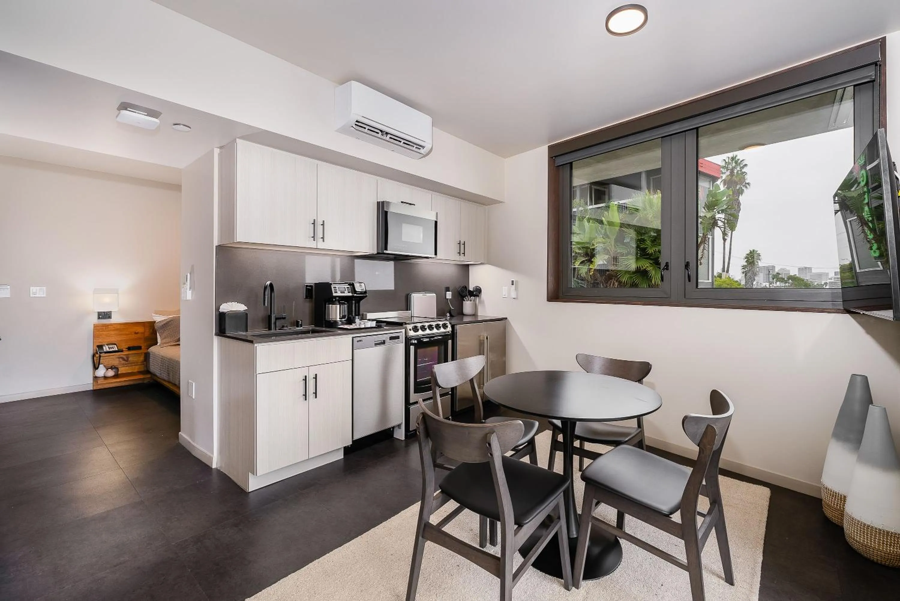 City24 Condo Hotel Little Italy Mission Hills