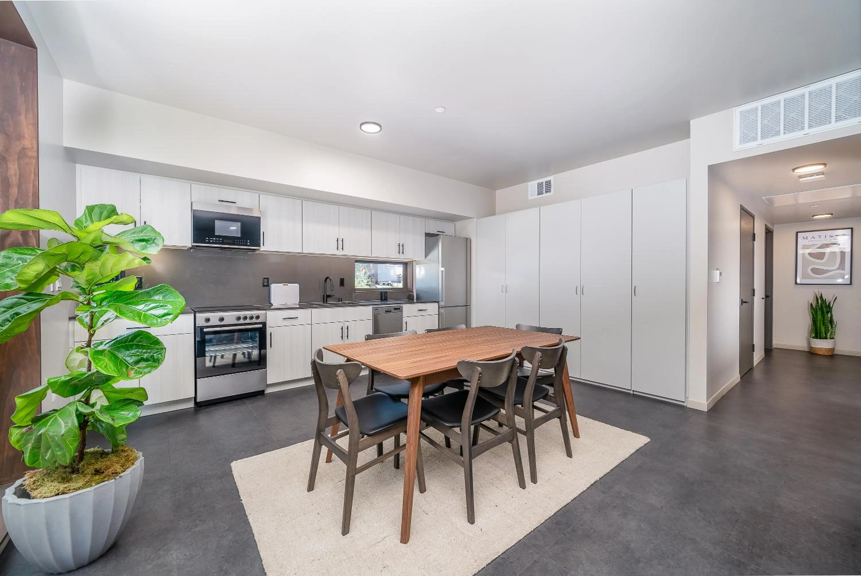 City24 Condo Hotel Little Italy Mission Hills