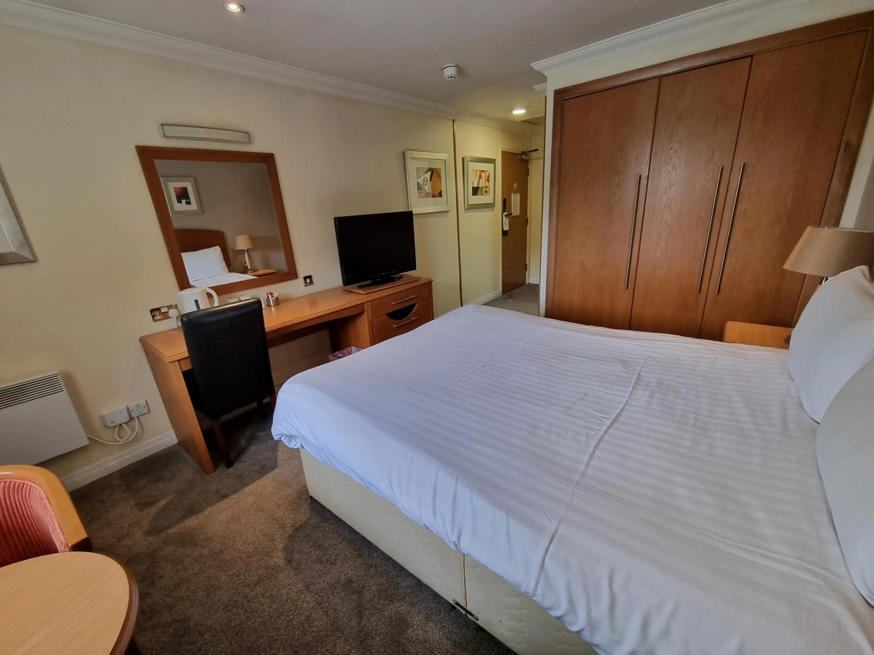 Photo of the whole room, Bed in Kegworth Hotel East Midlands Airport