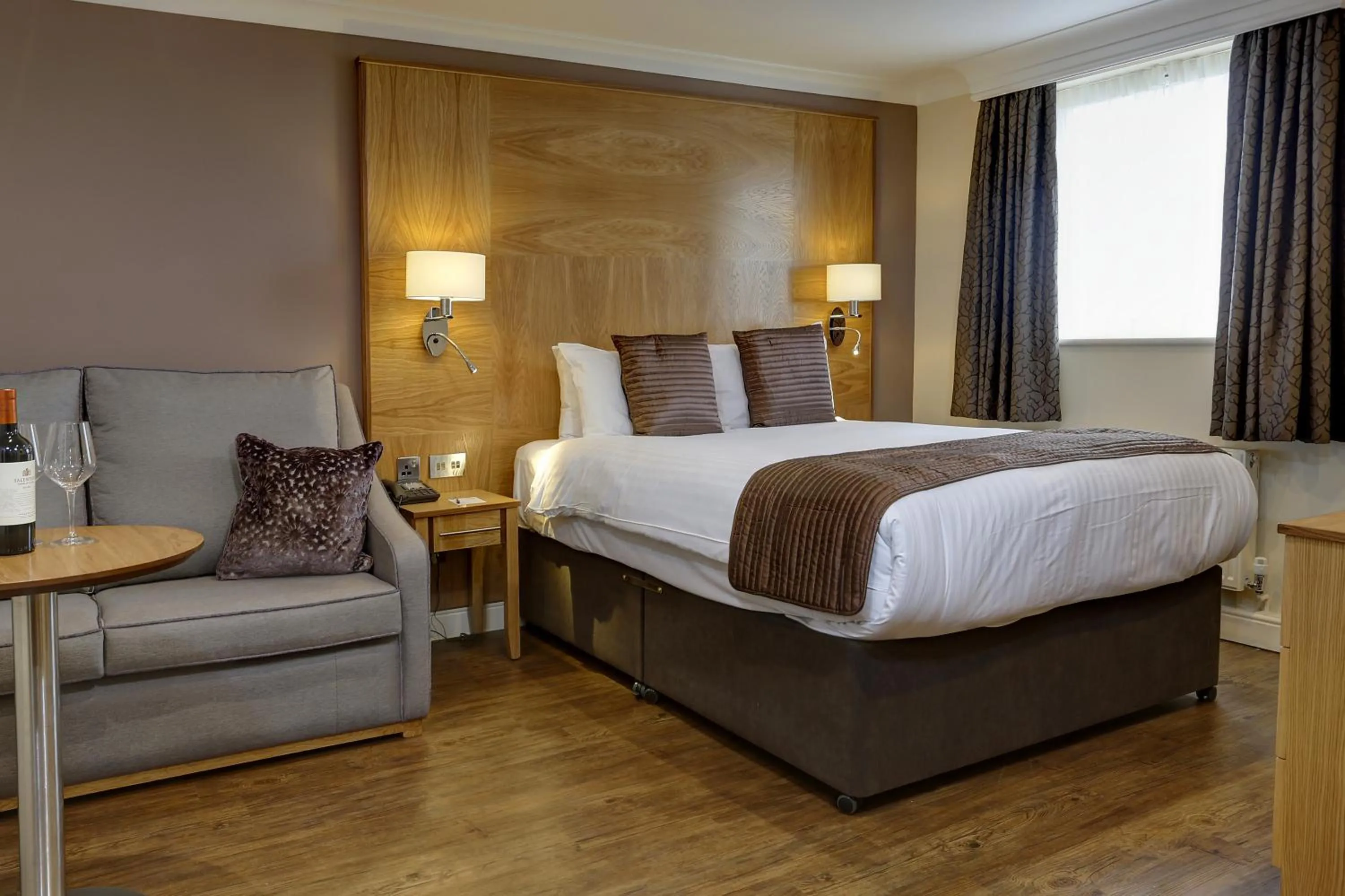 Photo of the whole room, Bed in Best Western Premier EMA Yew Lodge Hotel