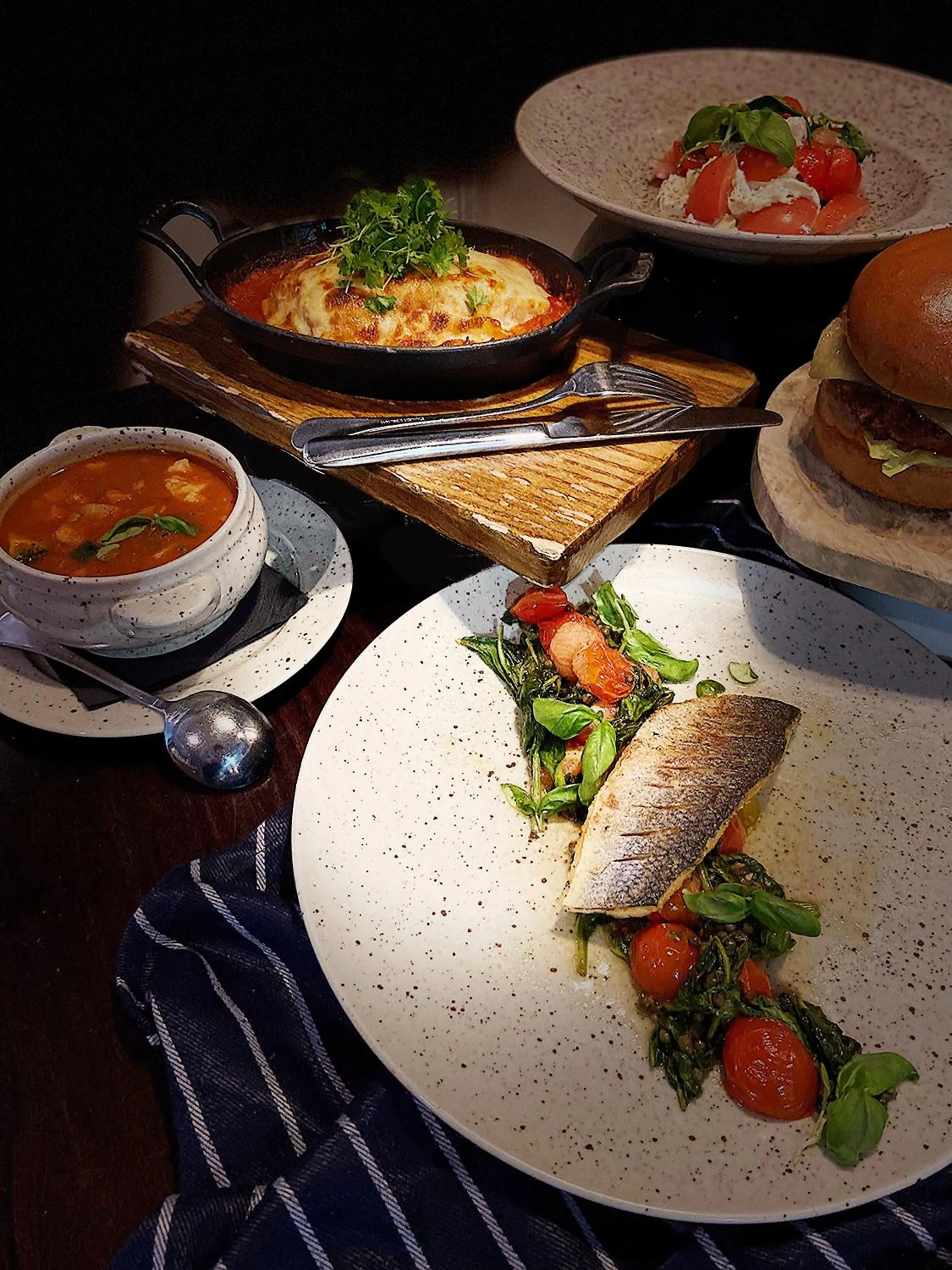 Food and drinks in Best Western Premier EMA Yew Lodge Hotel