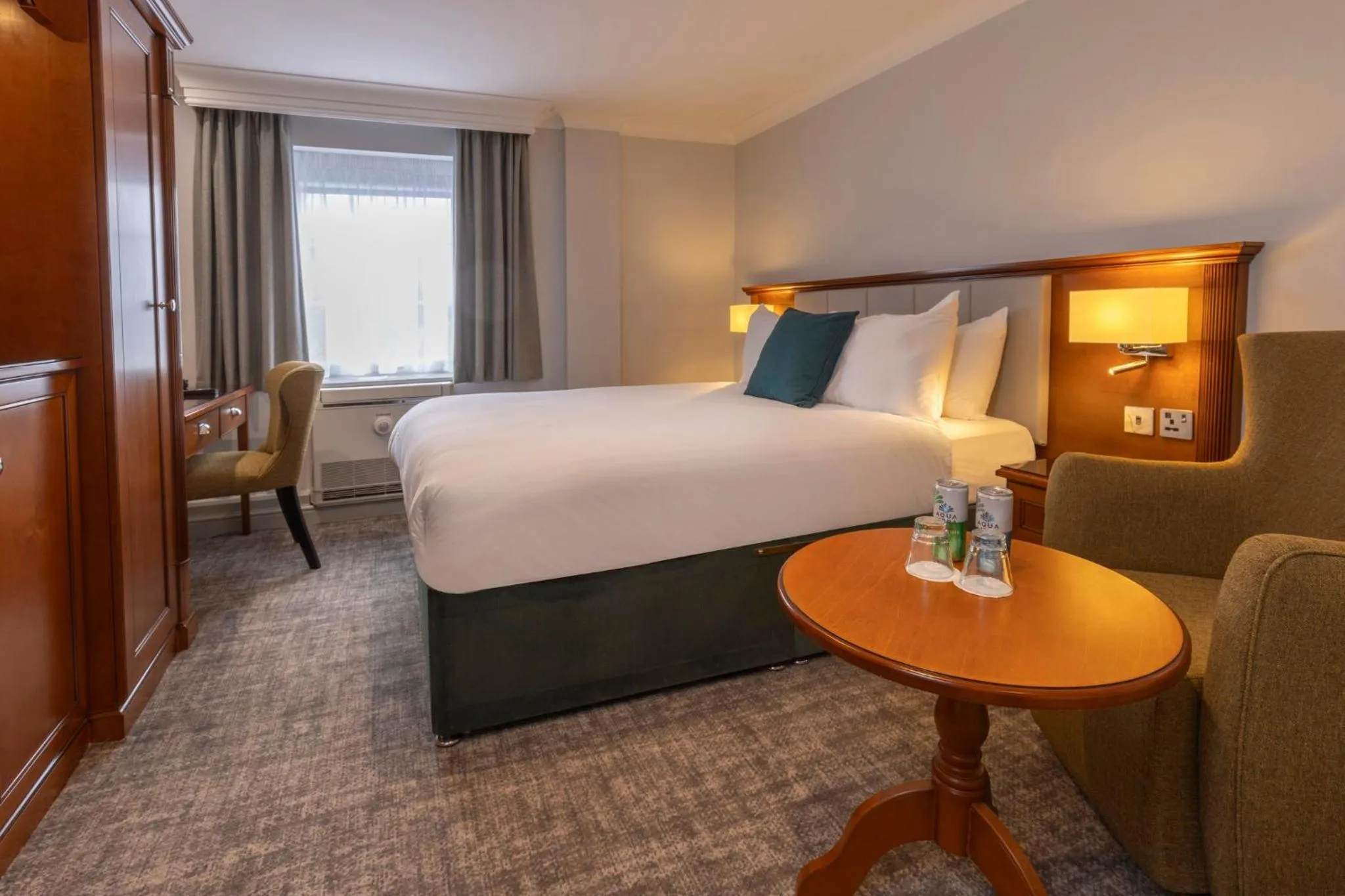 Photo of the whole room, Bed in Best Western Premier EMA Yew Lodge Hotel