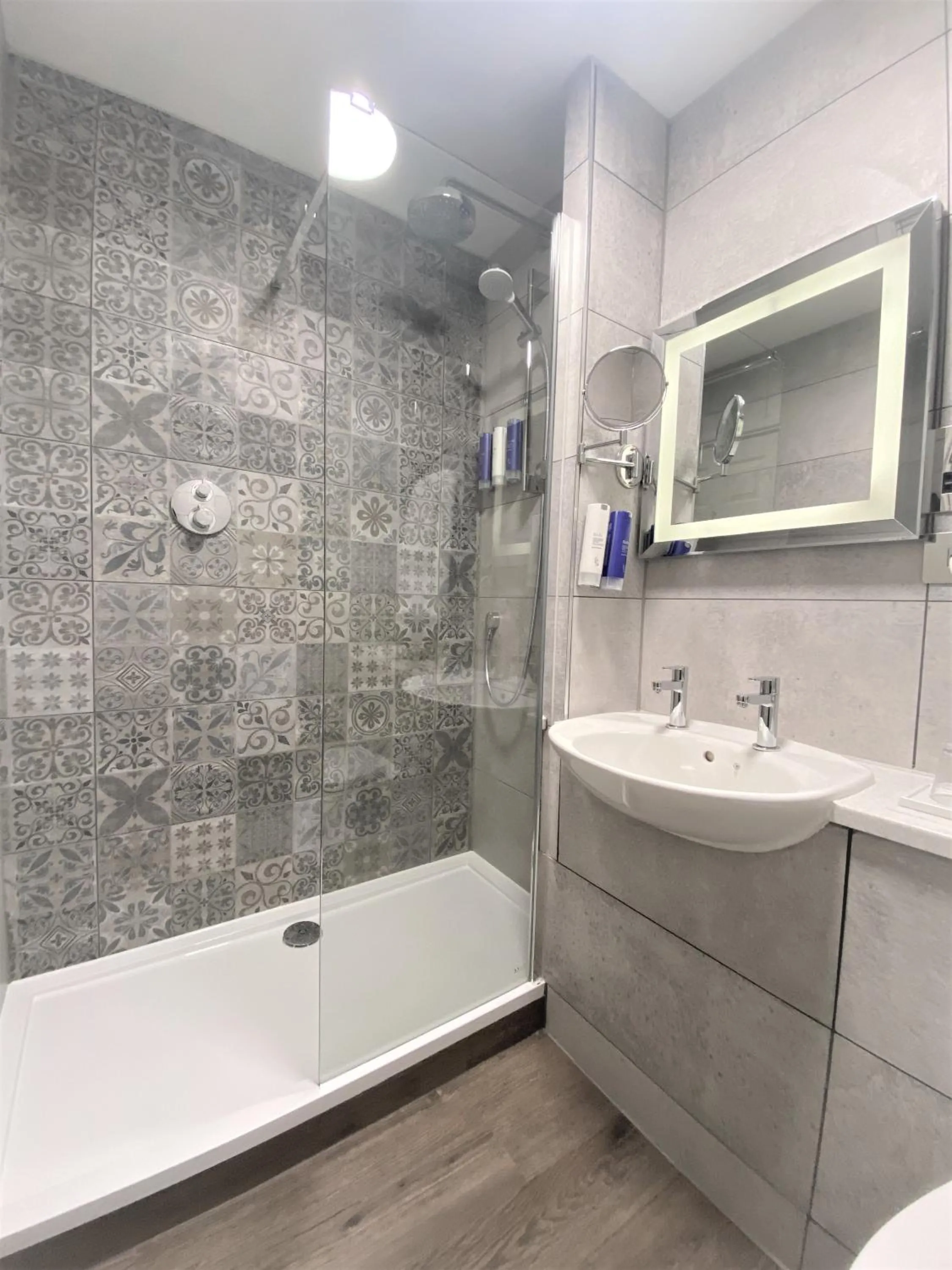 Bathroom in Best Western Premier EMA Yew Lodge Hotel