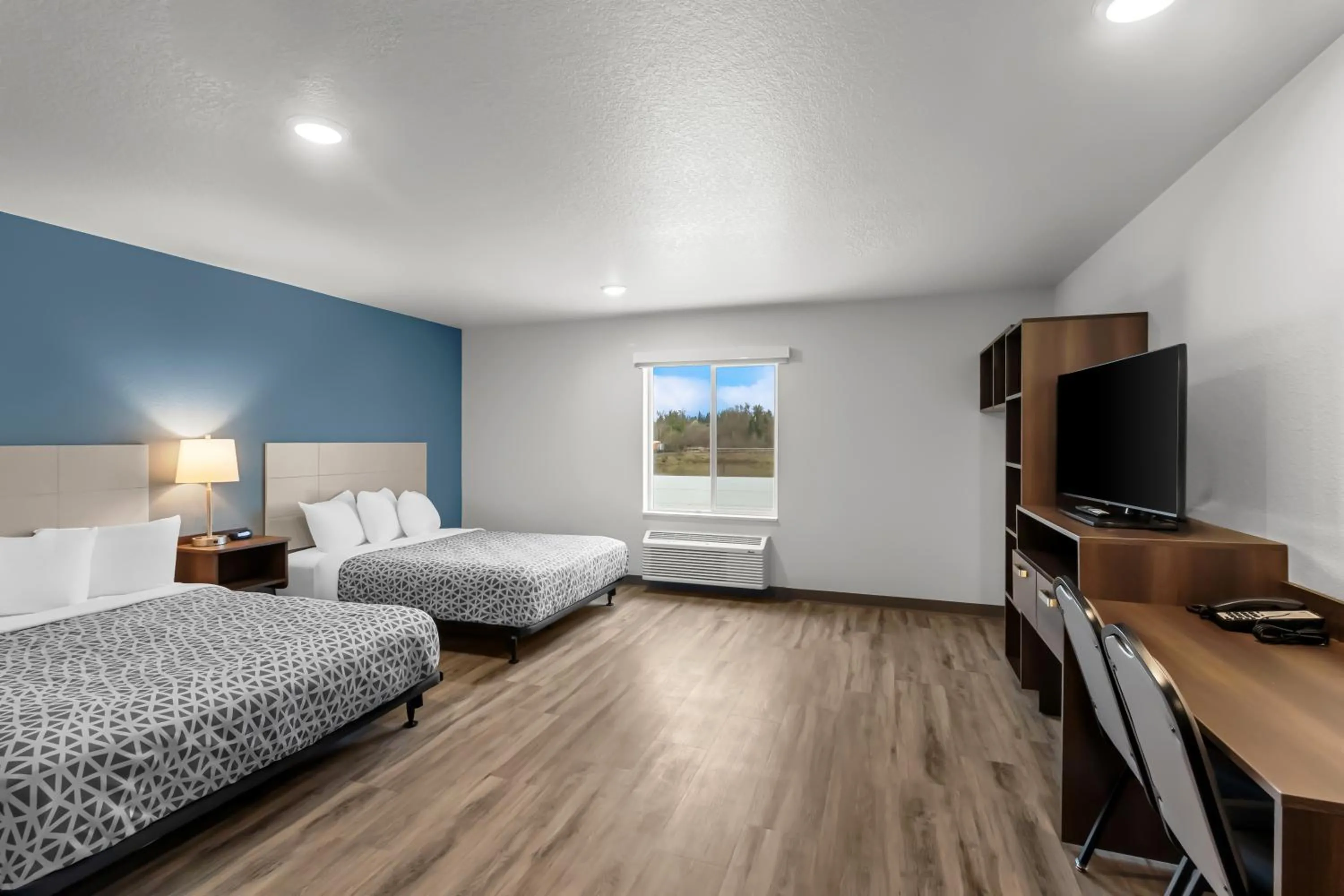 Bedroom, Bed in WoodSpring Suites Beaverton - Portland West