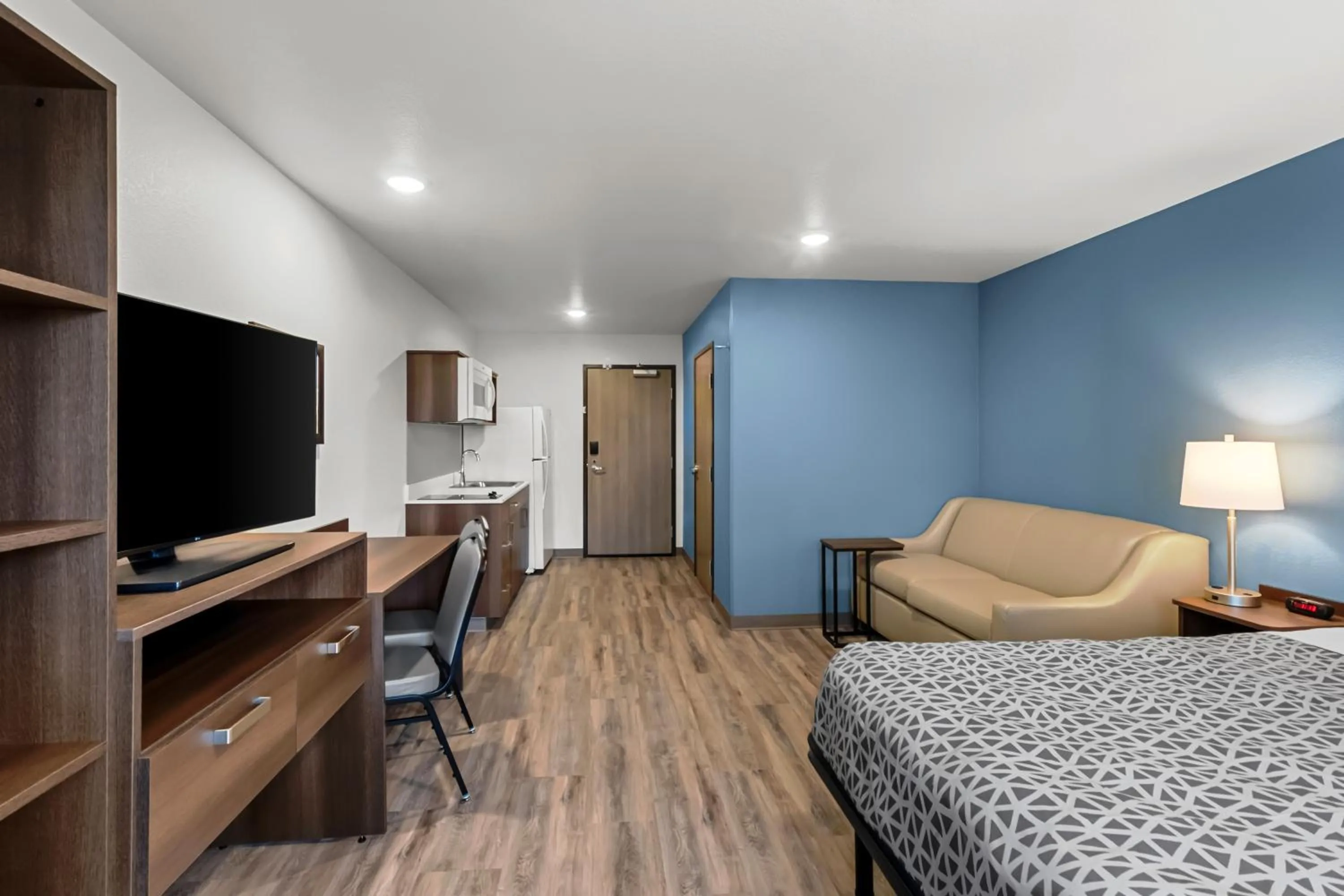 Bedroom, Bed in WoodSpring Suites Beaverton - Portland West