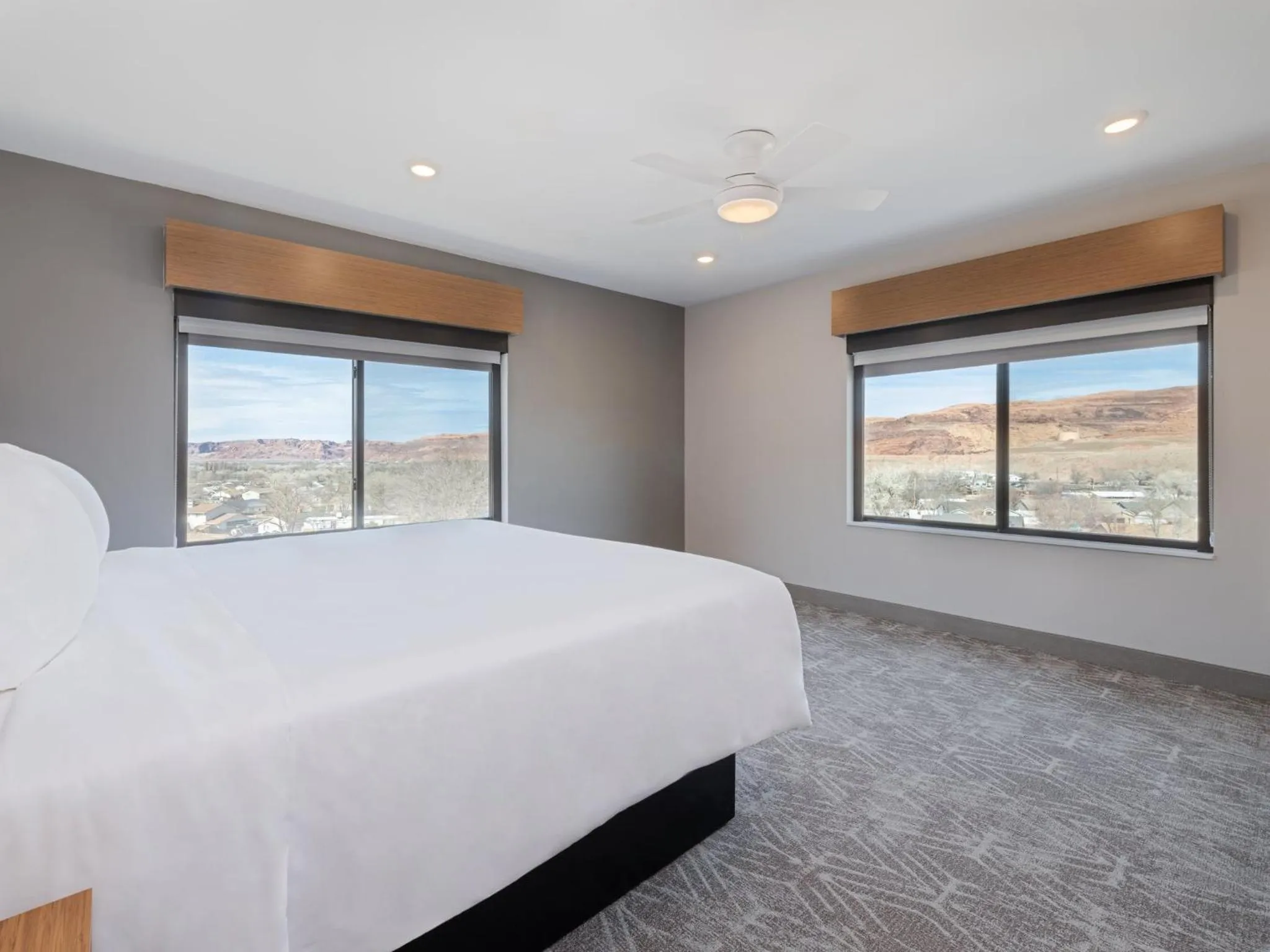 Photo of the whole room, Bed in voco Moab by IHG