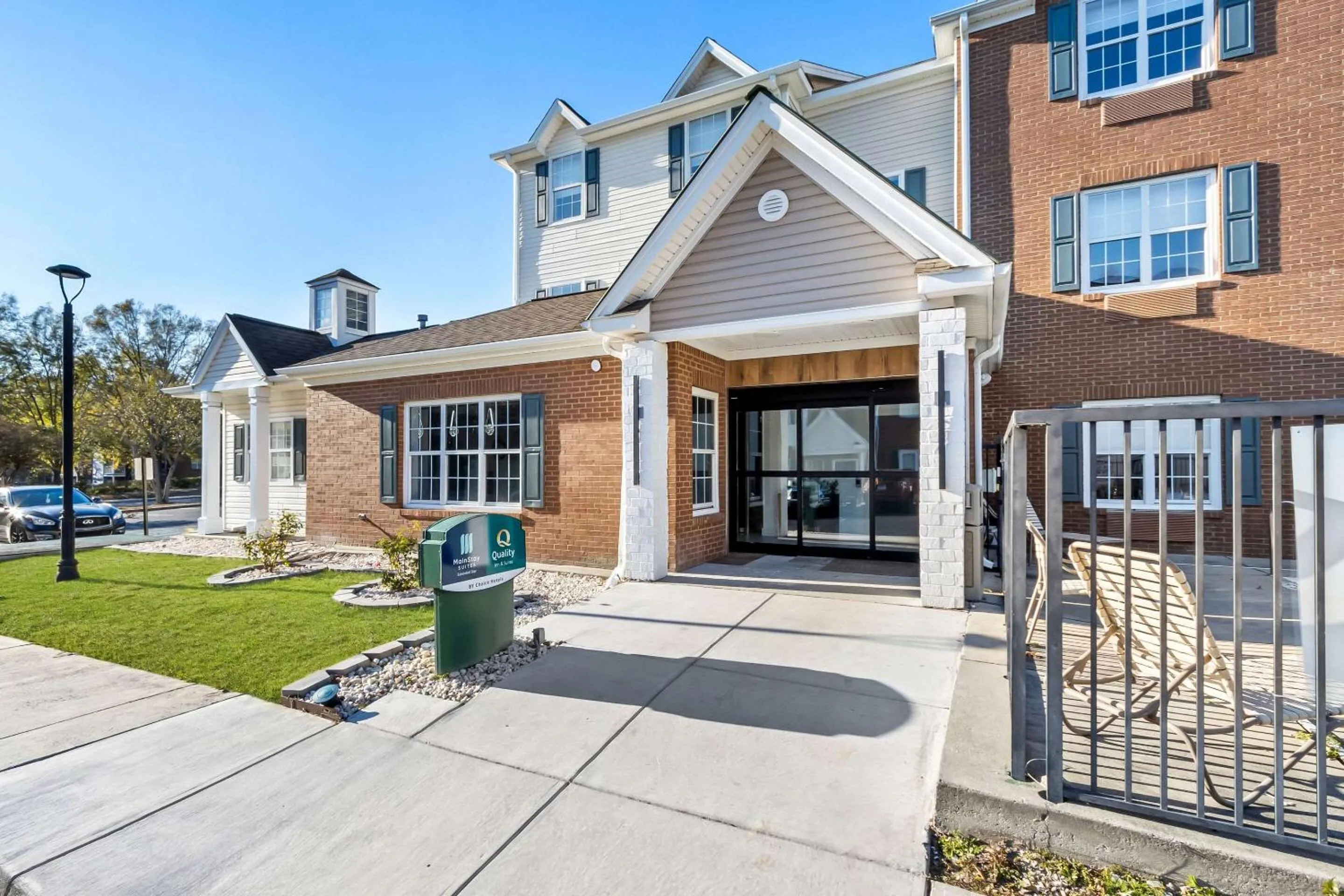 Property building in Quality Inn & Suites Columbia Harbison