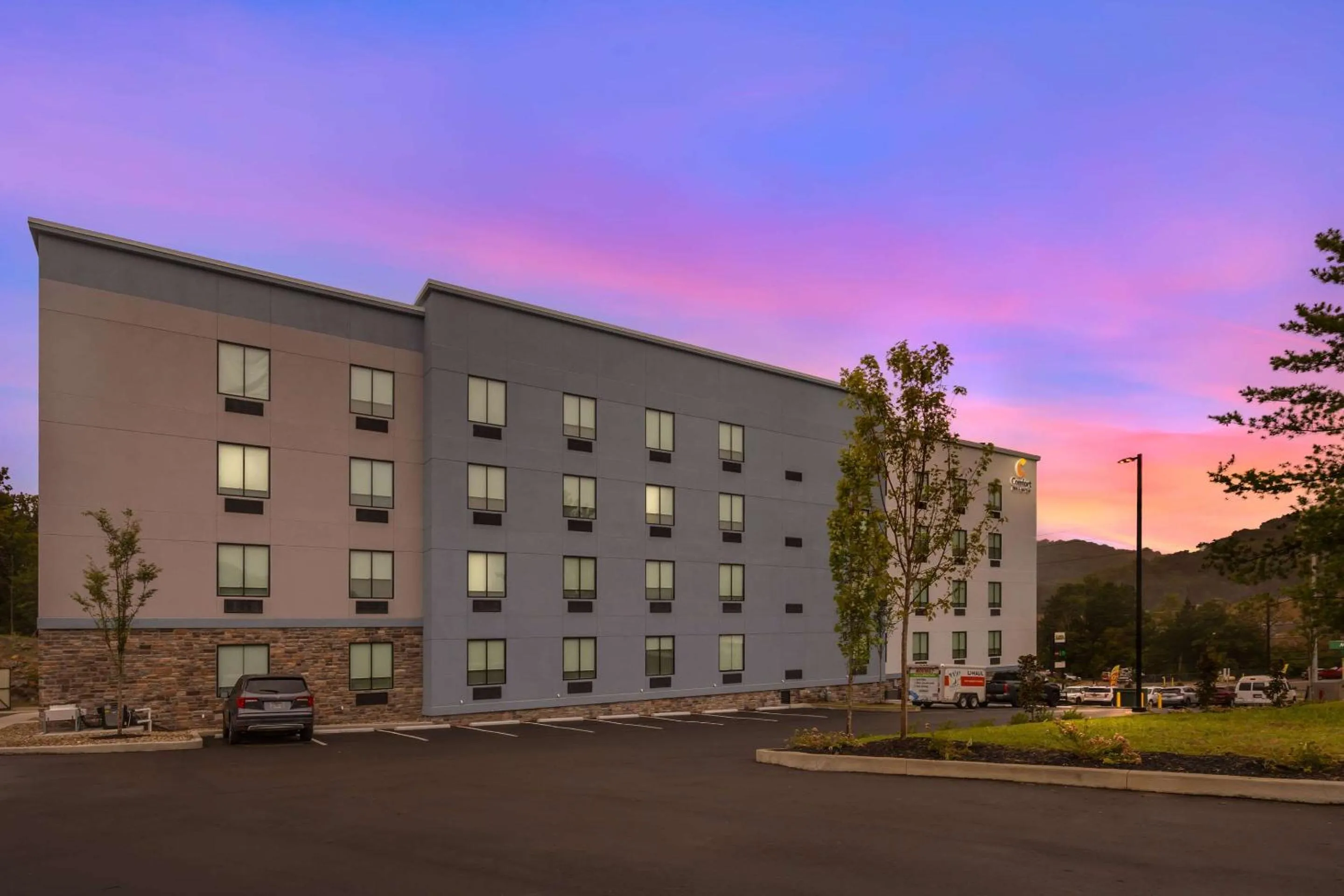 Property building in Comfort Inn & Suites Nashville