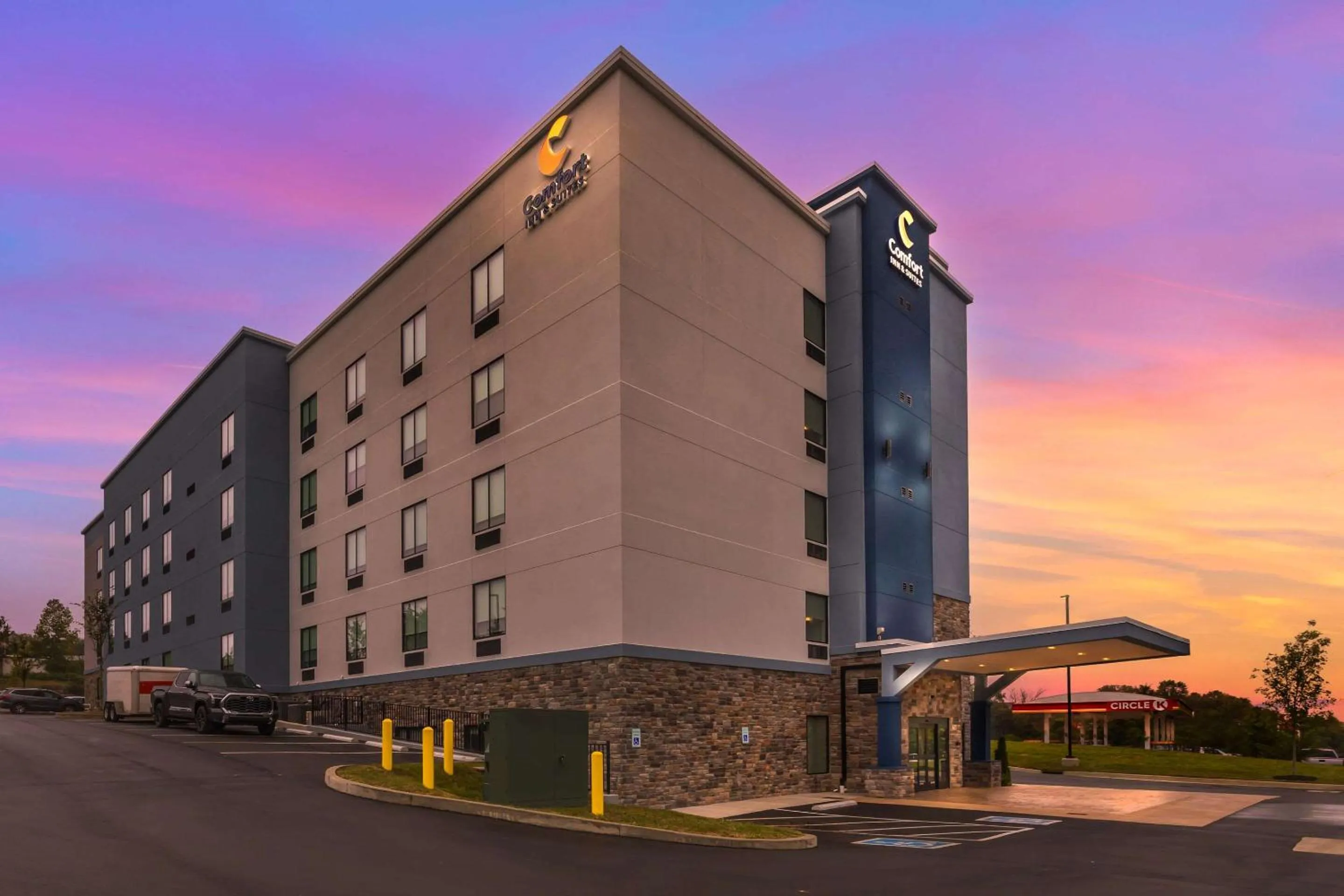 Property building in Comfort Inn & Suites Nashville