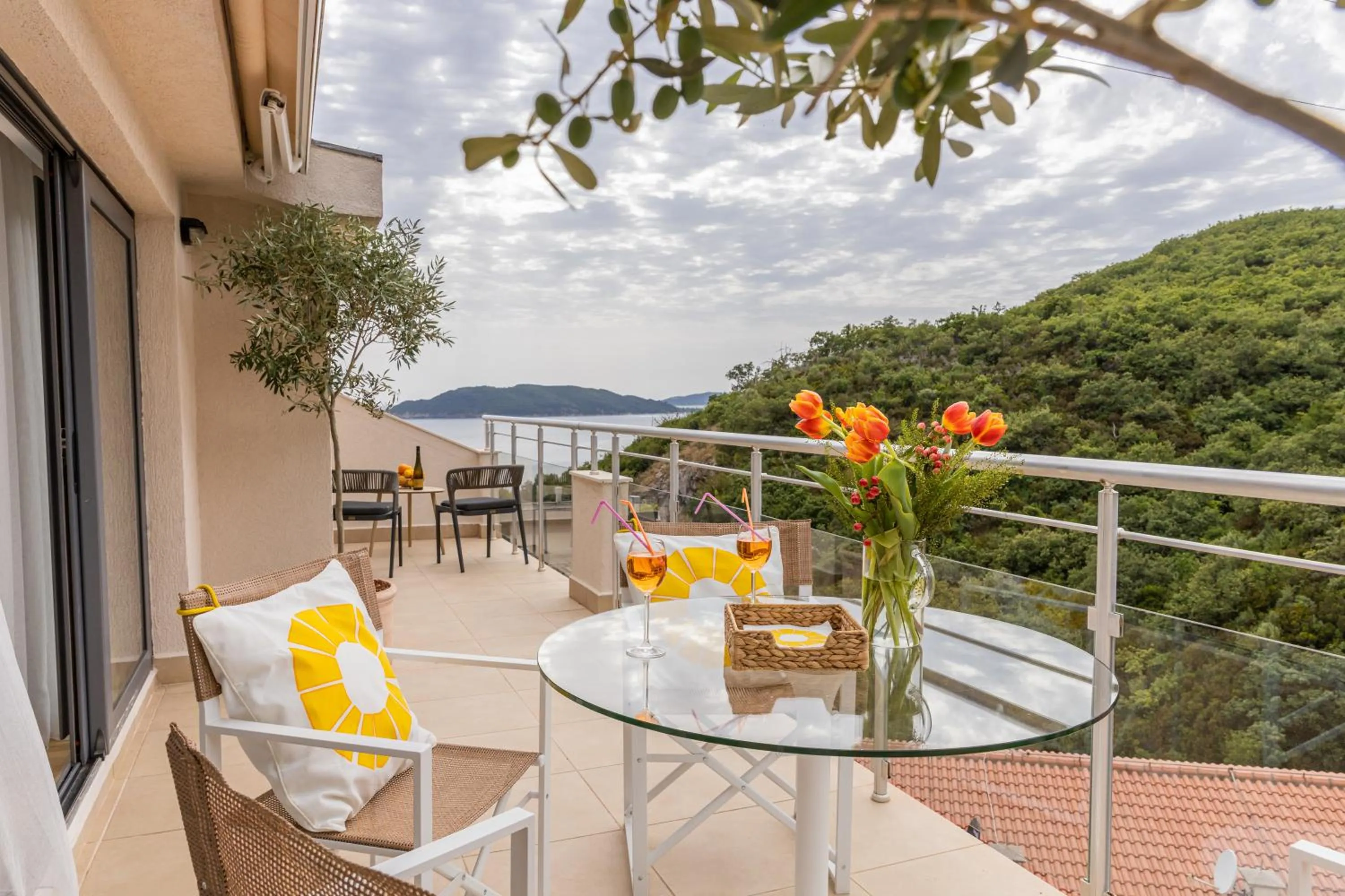 Balcony/Terrace in Luxe Azure Residence