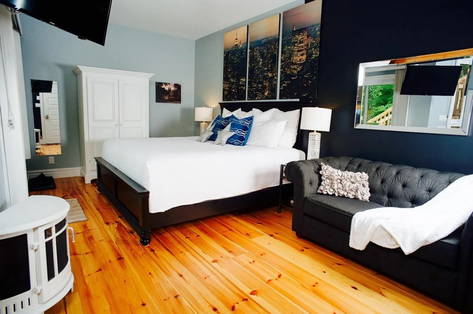 Bedroom, Bed in Belle de Nuit