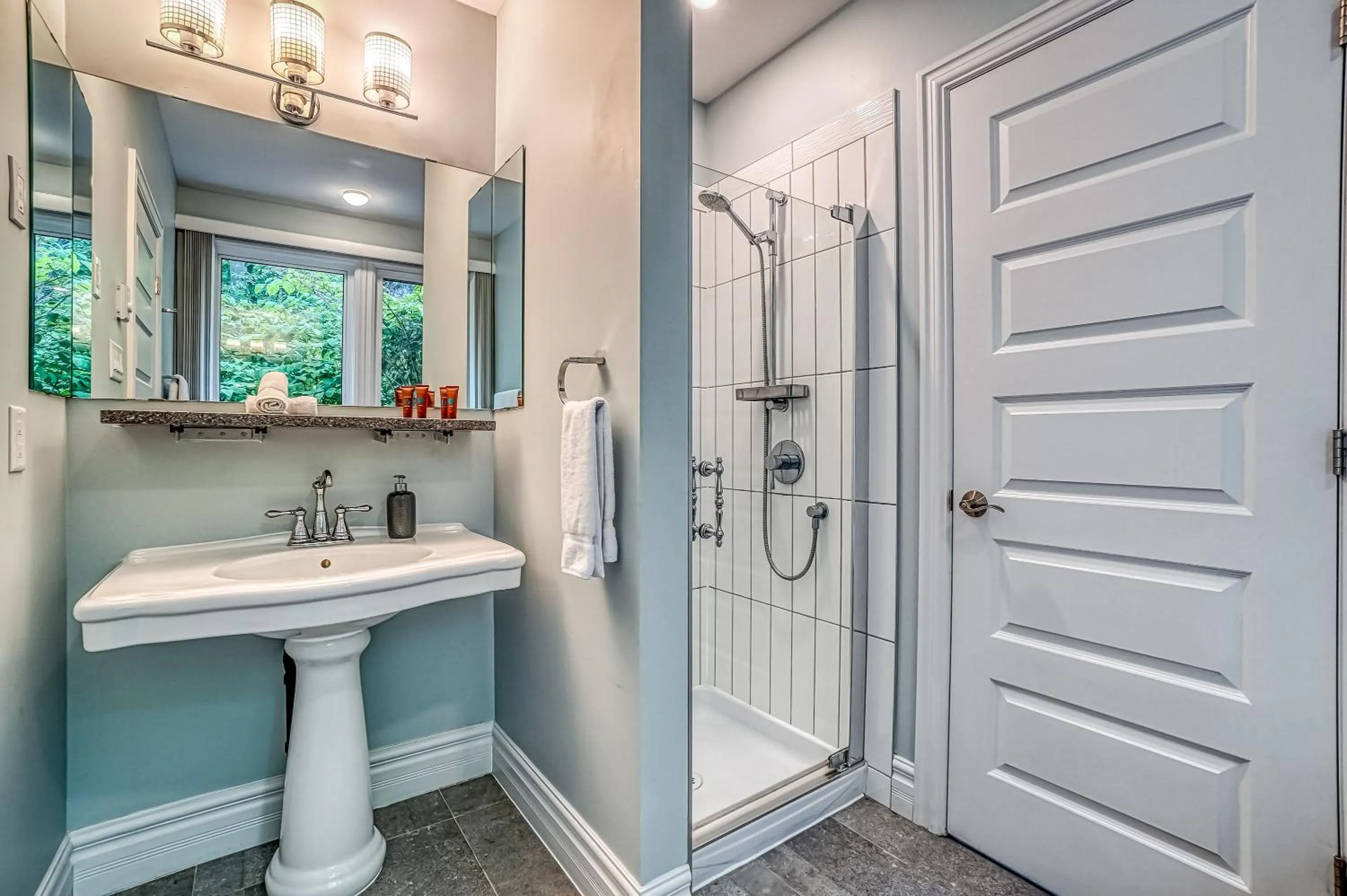 Bathroom in Belle de Nuit