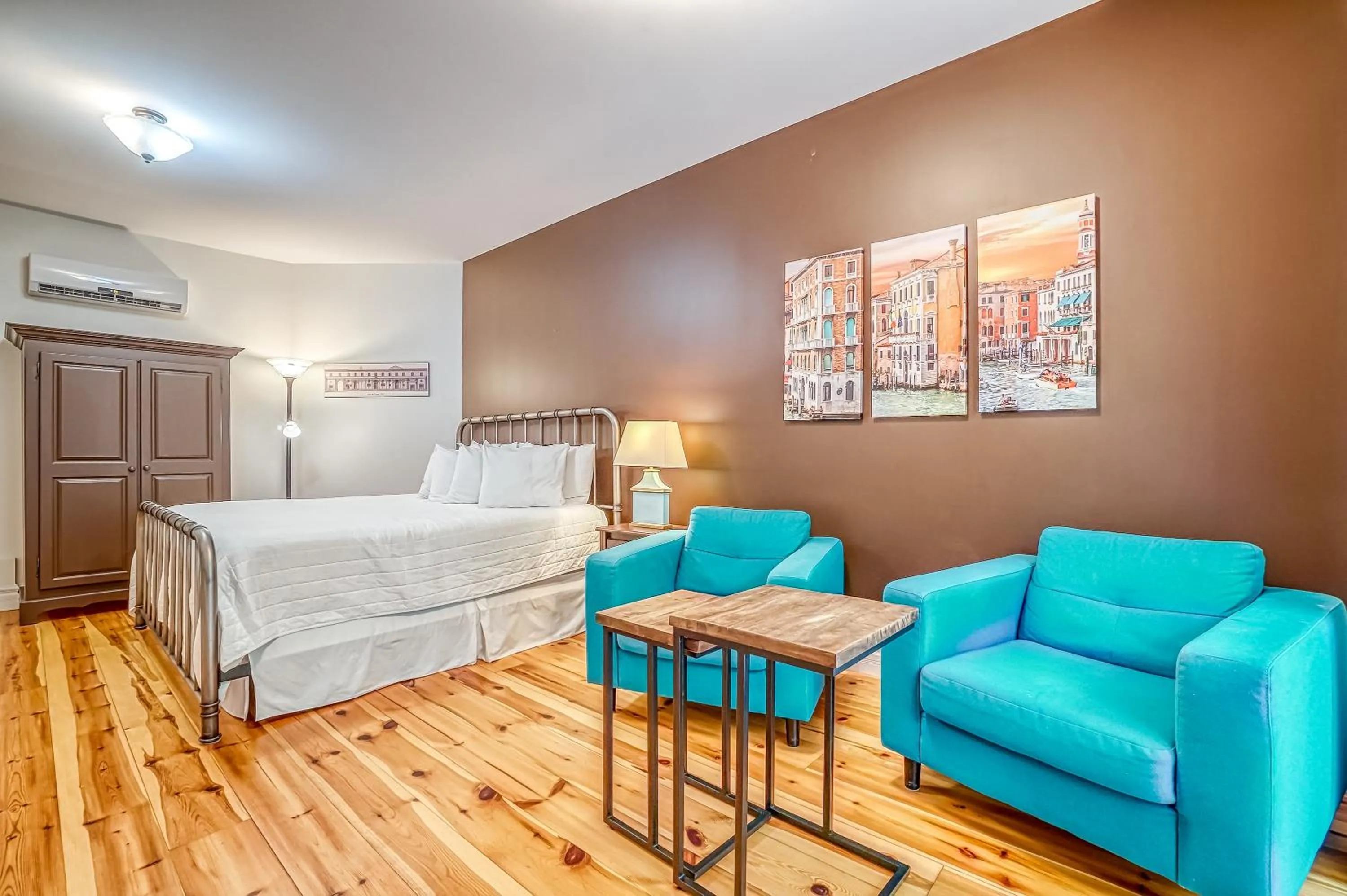 Bedroom, Bed in Belle de Nuit