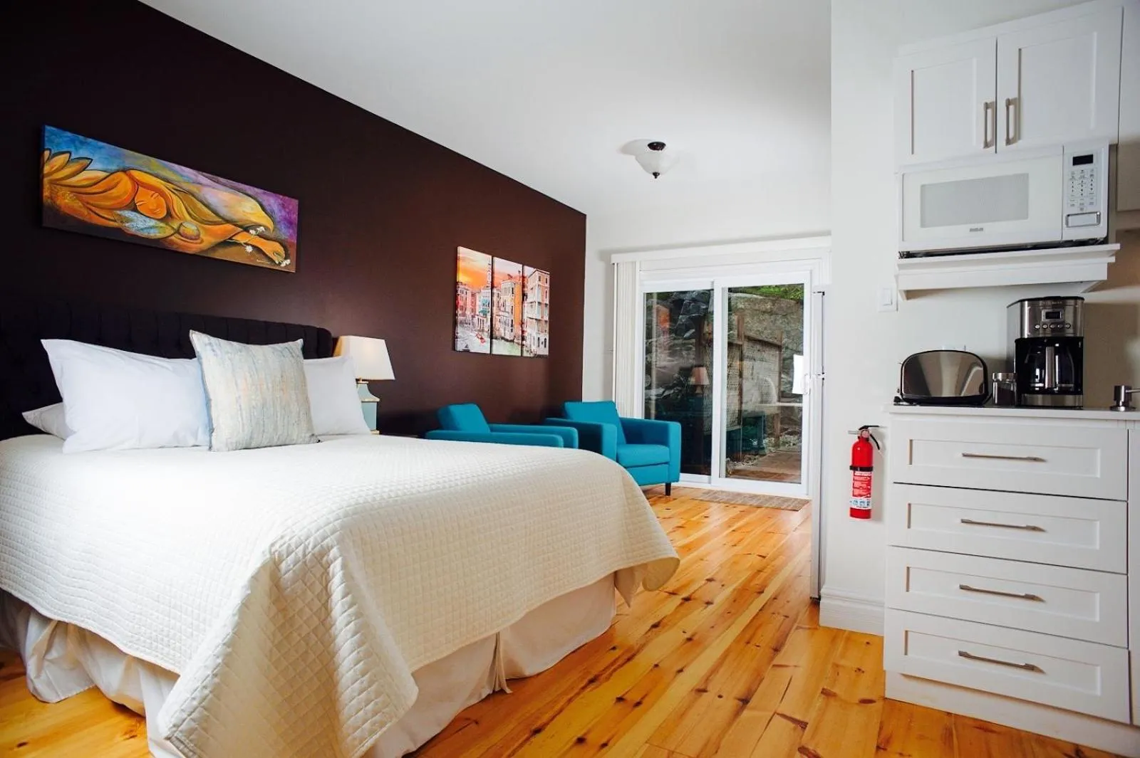 Photo of the whole room, Bed in Belle de Nuit