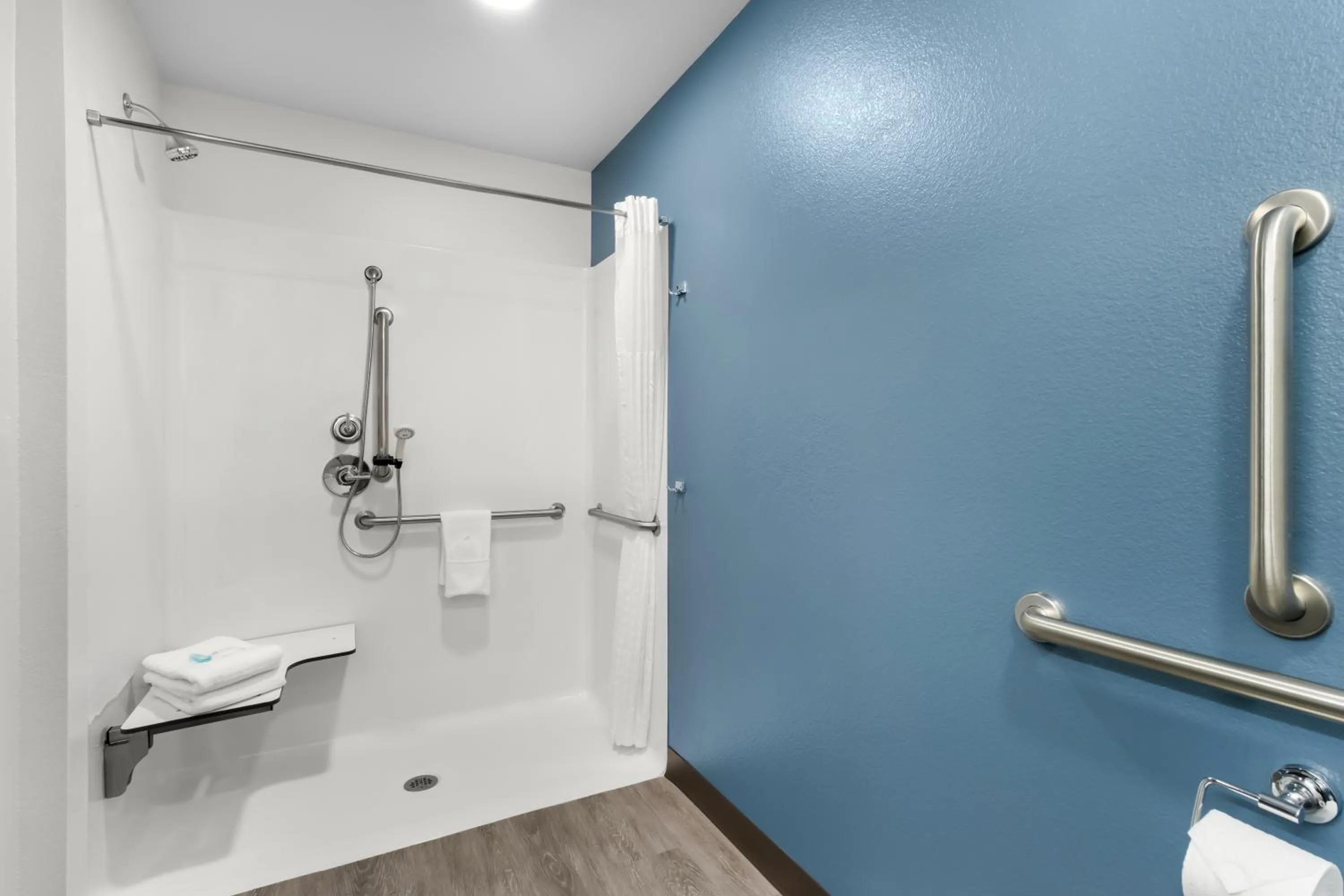 Bathroom in WoodSpring Suites Palmdale - Lancaster