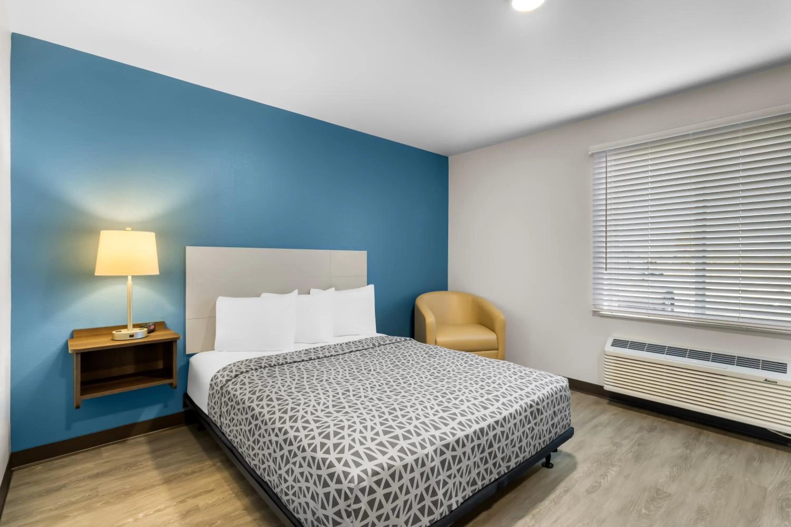 Bedroom, Bed in WoodSpring Suites Palmdale - Lancaster