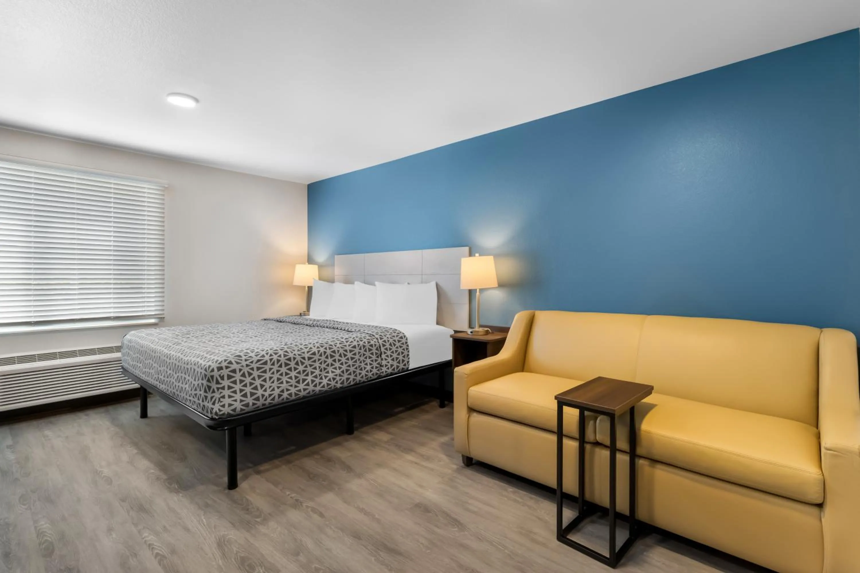 Bedroom, Bed in WoodSpring Suites Palmdale - Lancaster