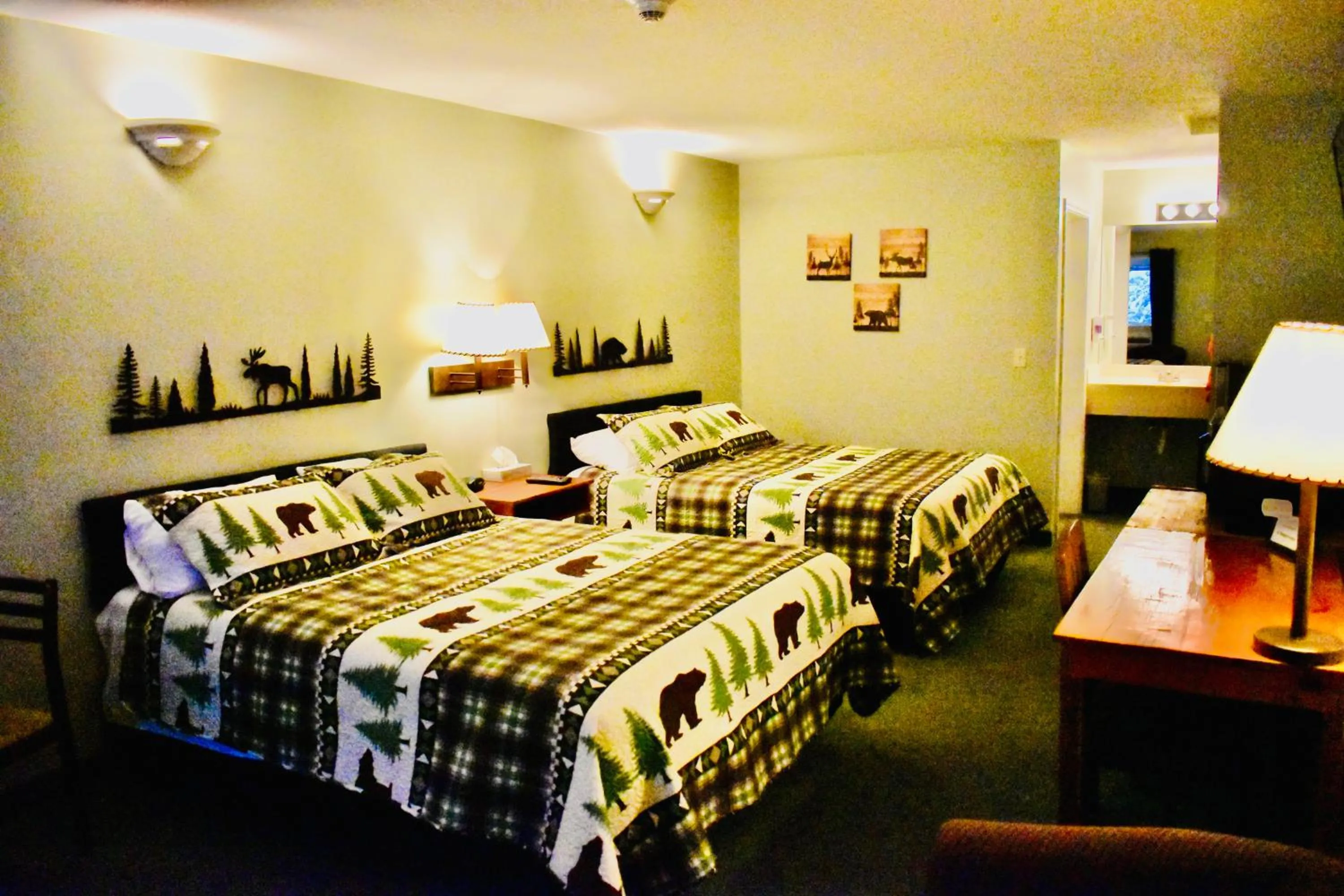 Bed in 4 Season Fun at Legend Cottage Inn