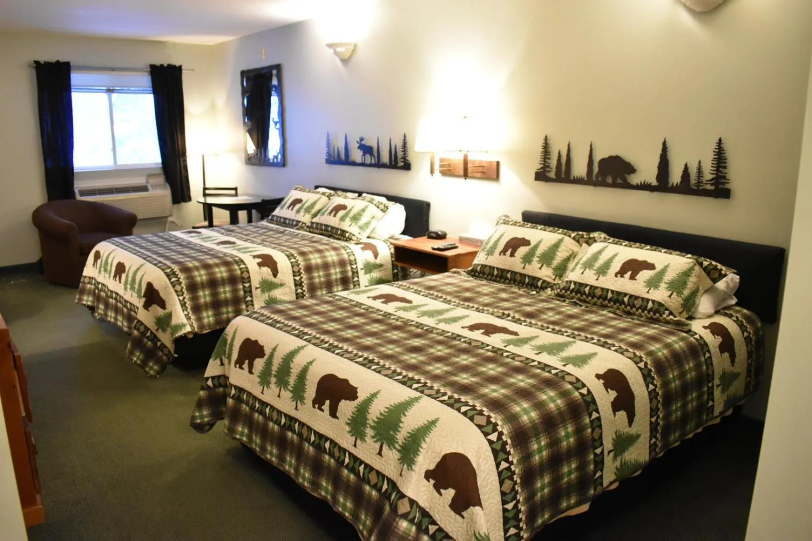 Bed in 4 Season Fun at Legend Cottage Inn