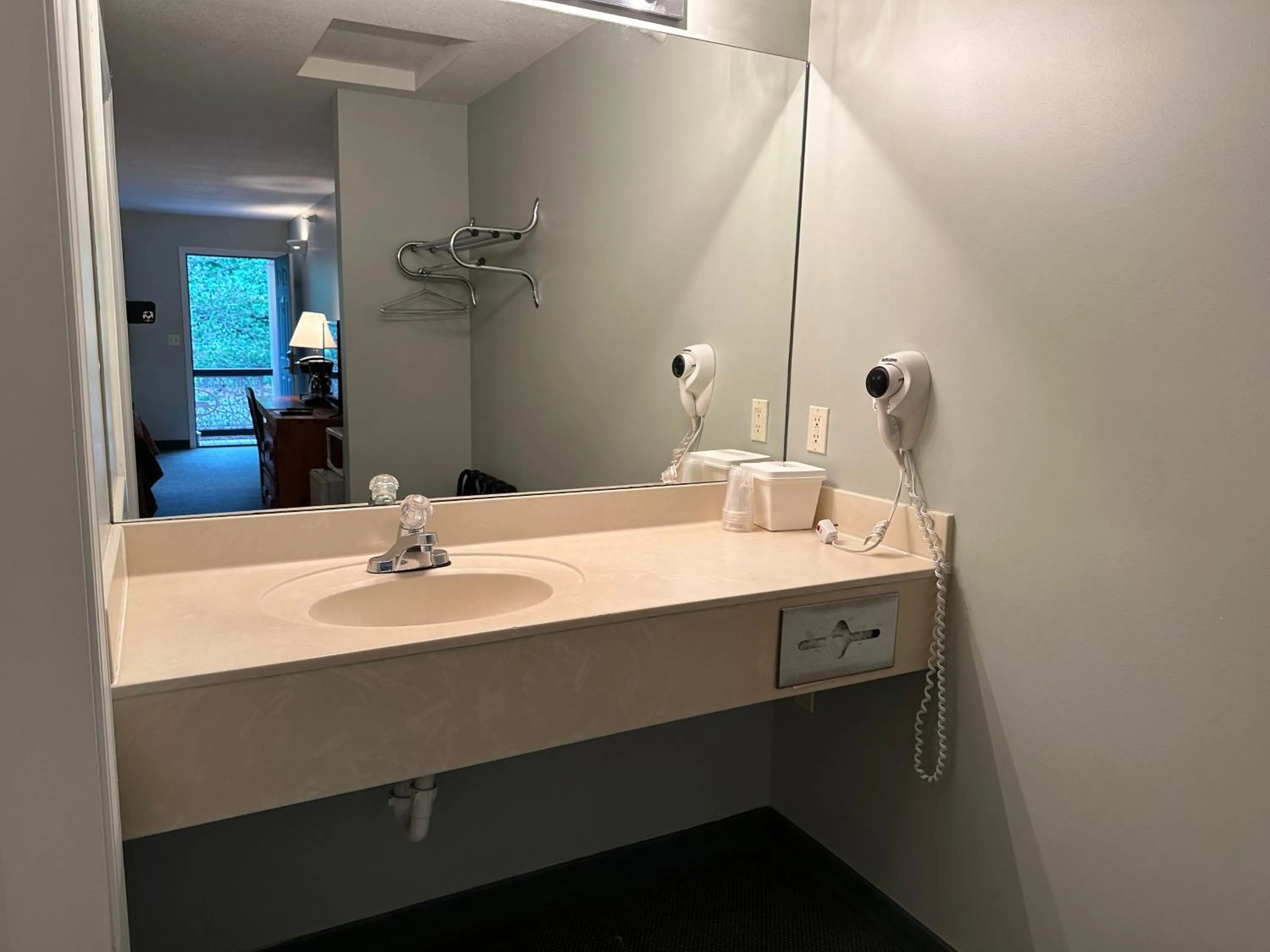 Bathroom in 4 Season Fun at Legend Cottage Inn