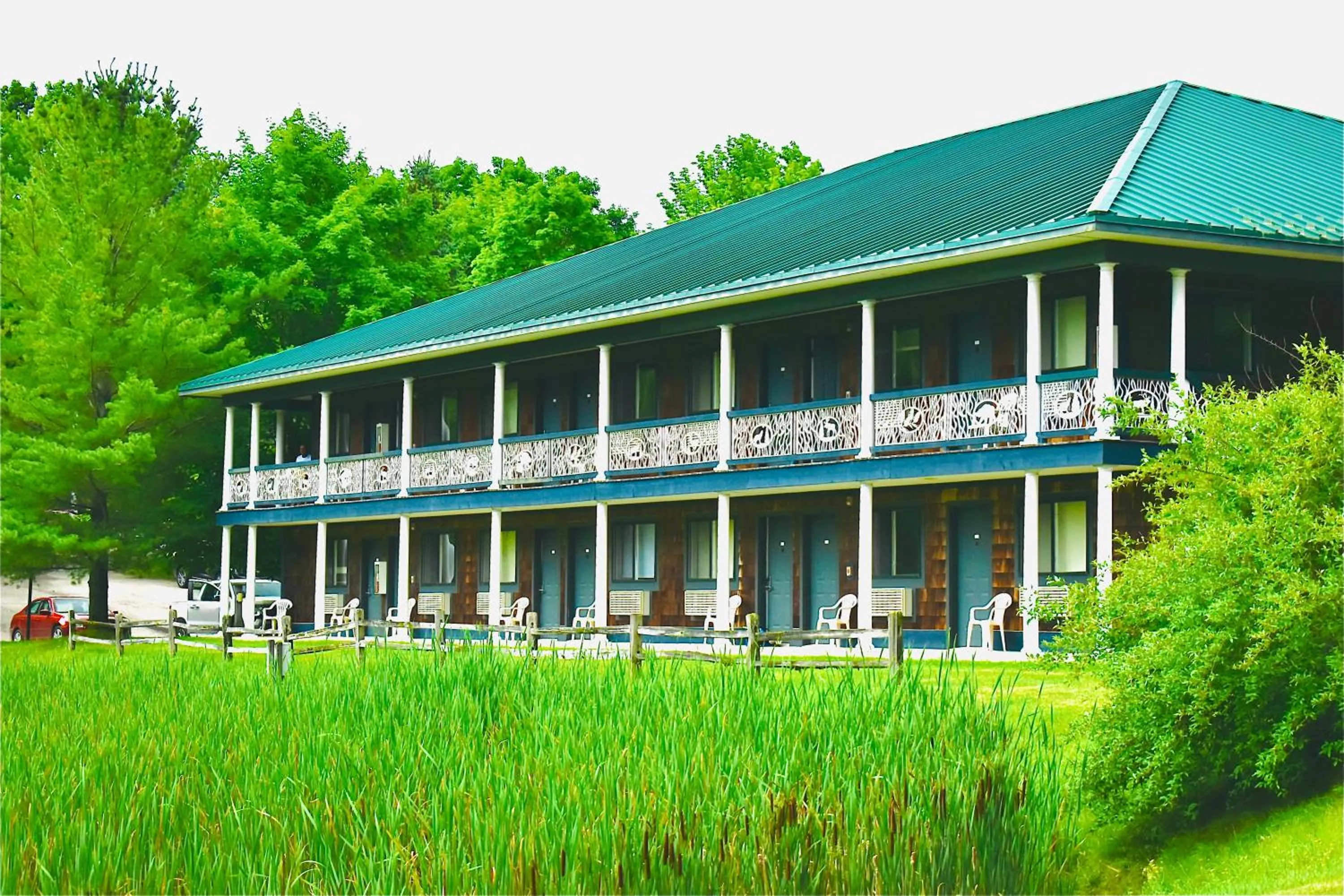 Property building in 4 Season Fun at Legend Cottage Inn
