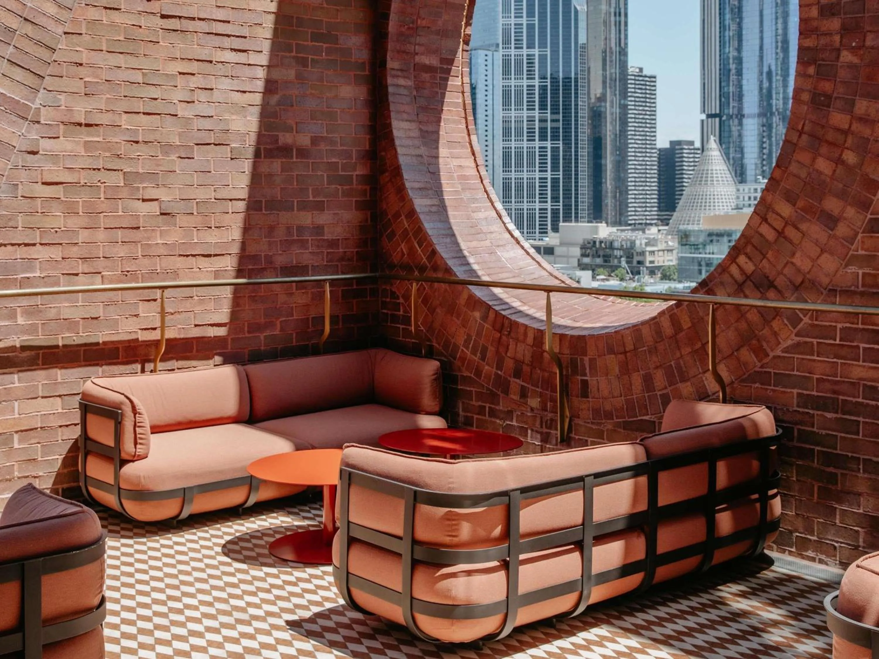 Restaurant/places to eat in Hyde Melbourne Place