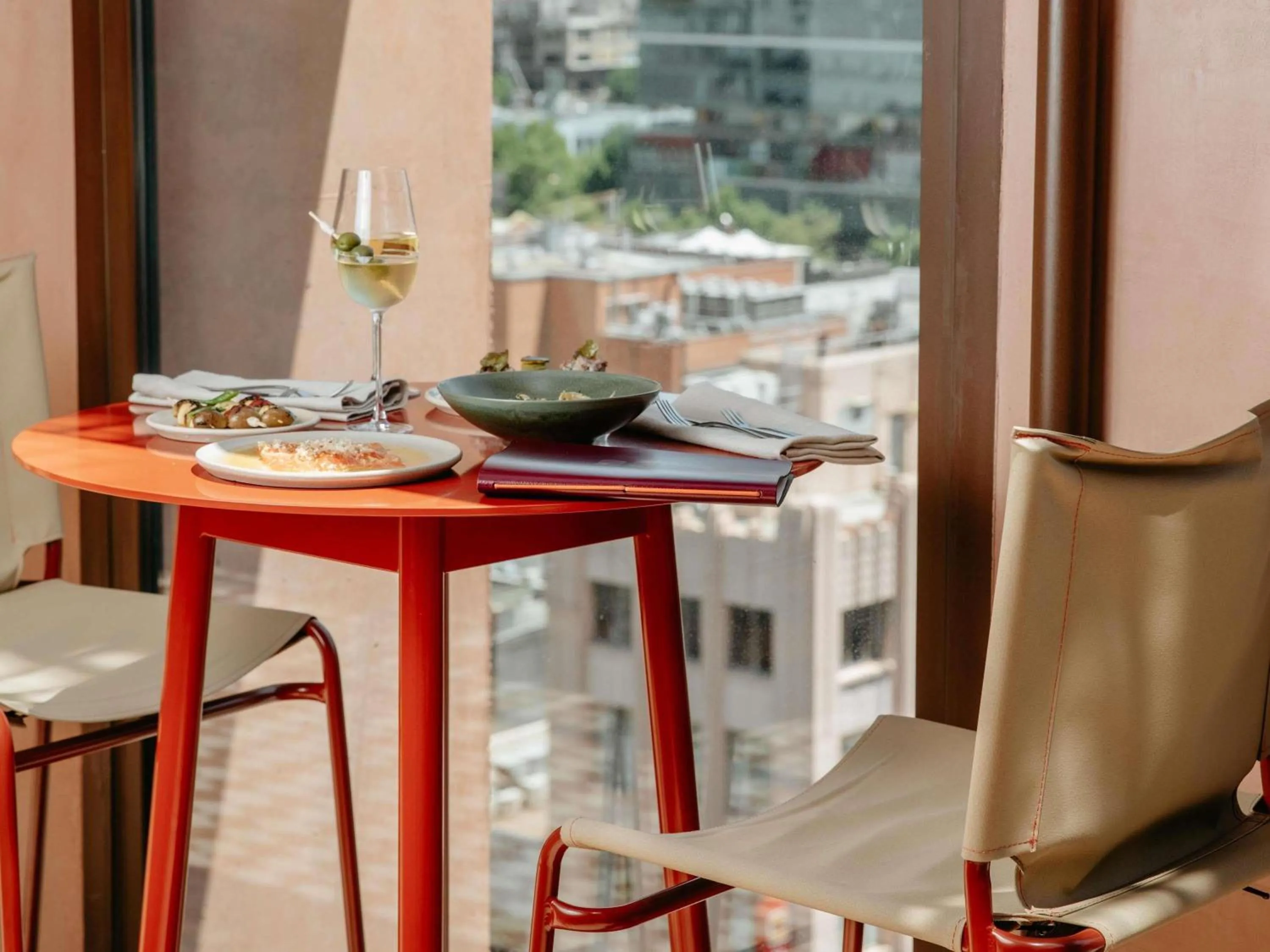 Restaurant/places to eat in Hyde Melbourne Place