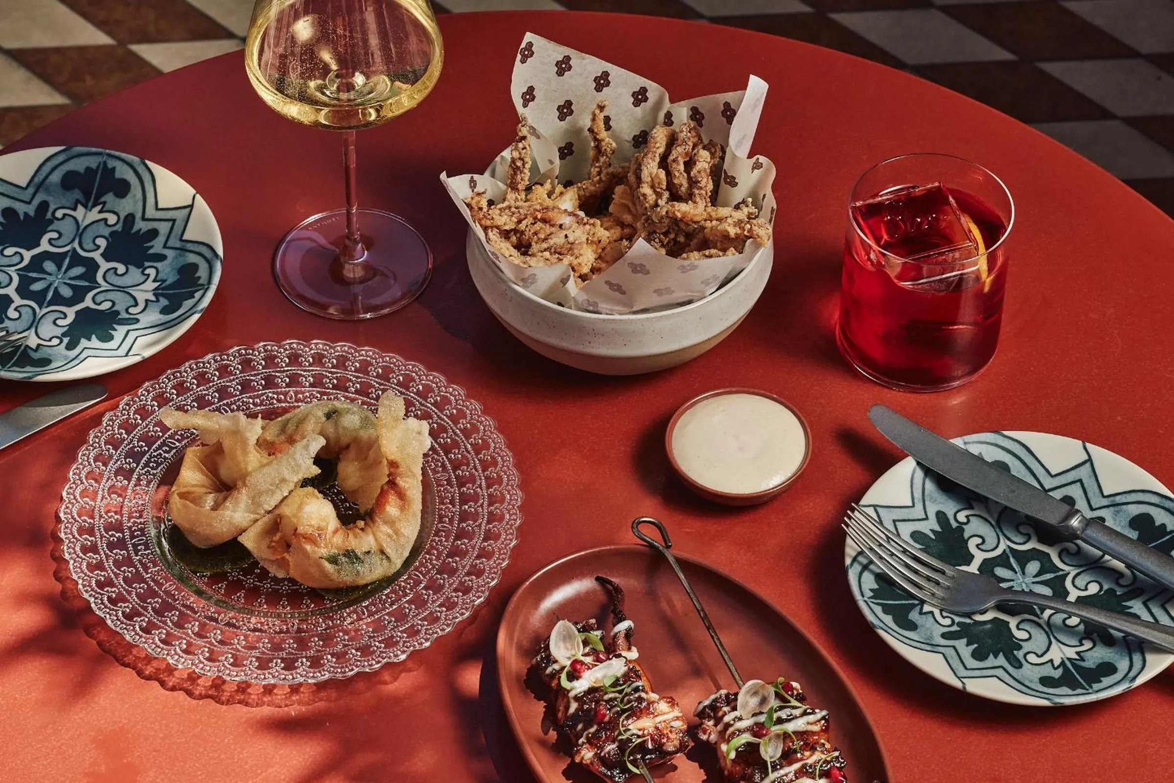 Food and drinks in Hyde Melbourne Place