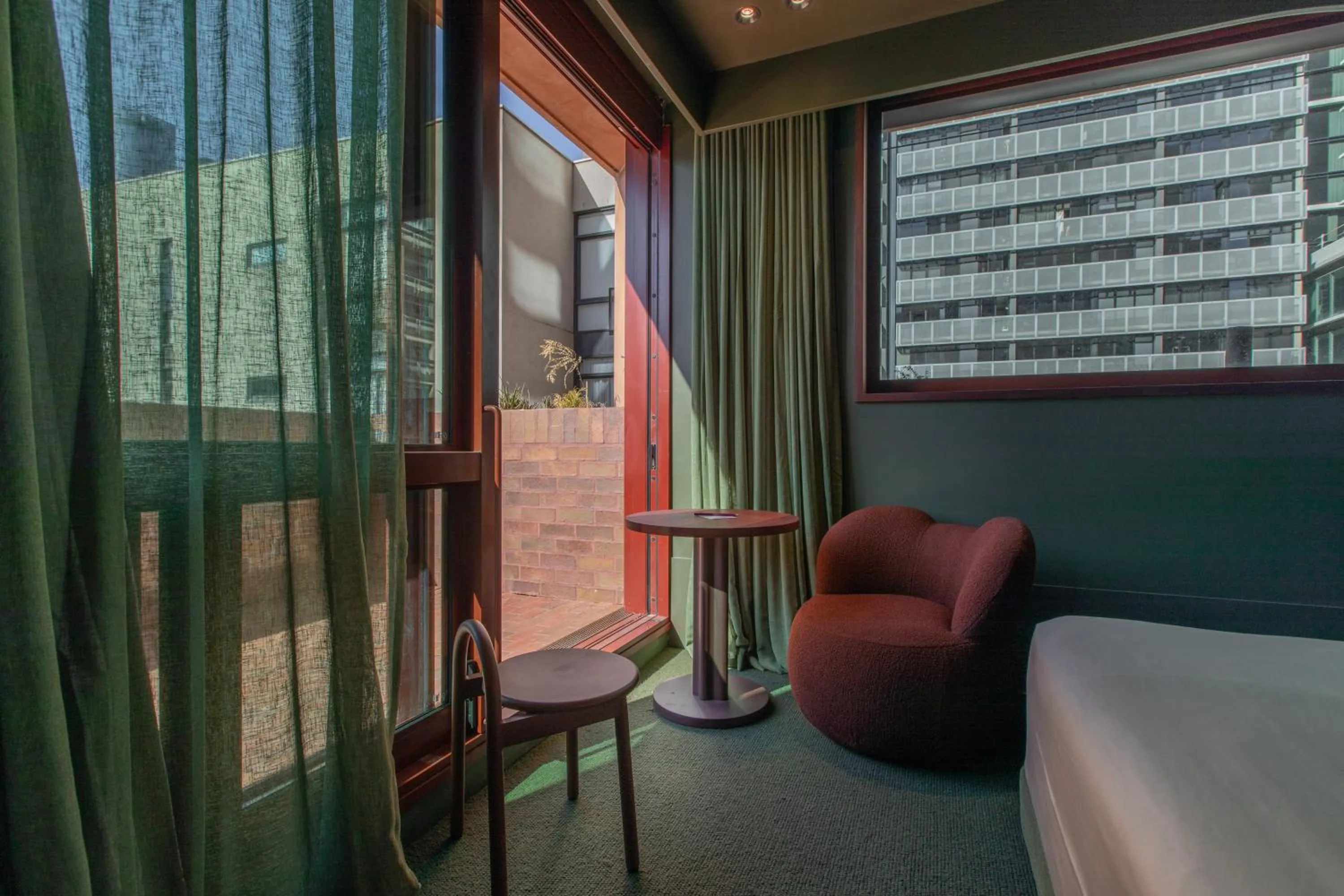 Balcony/Terrace, Bed in Hyde Melbourne Place