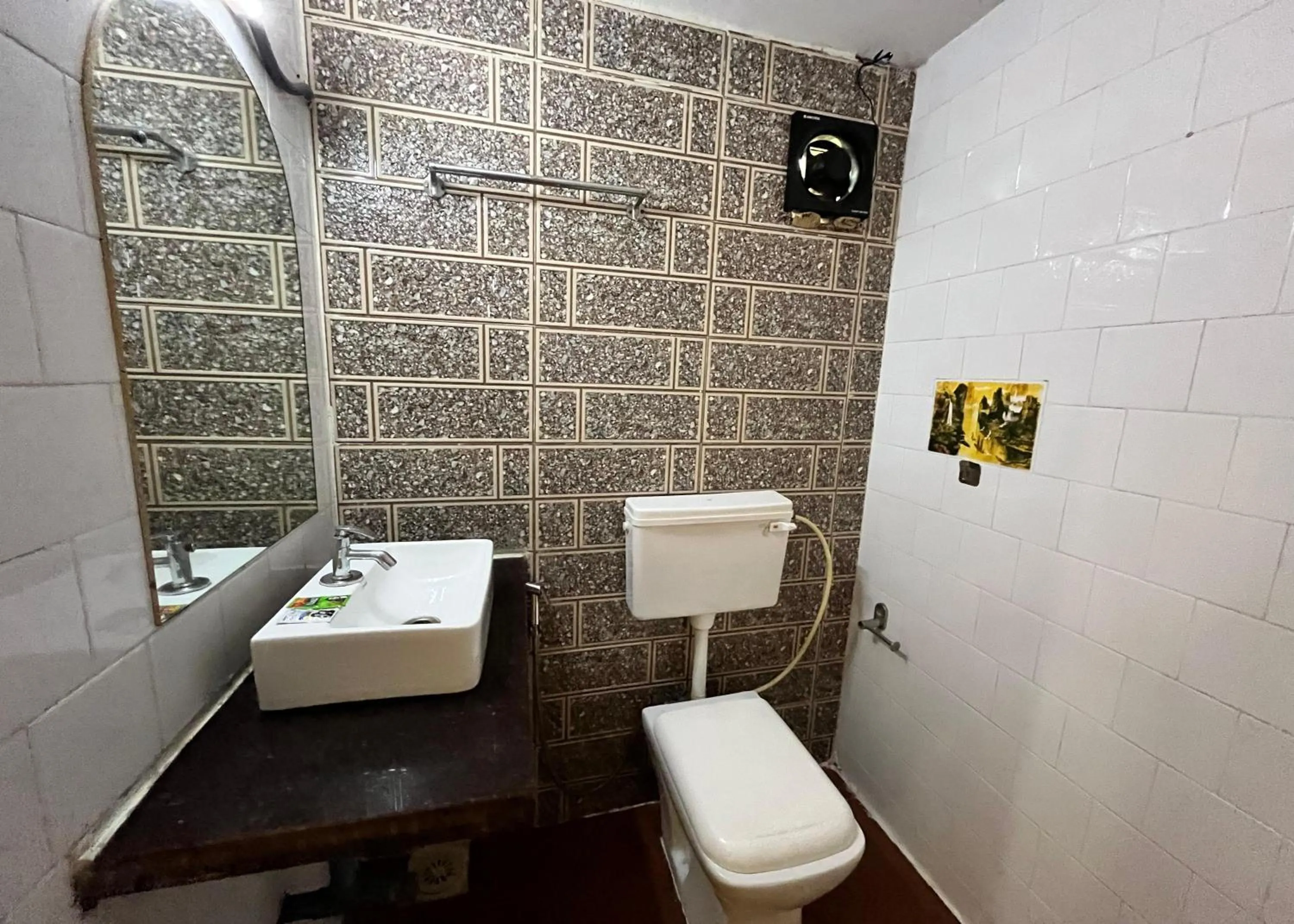Bathroom in Hotel Bom Sucesso, Candolim Beach