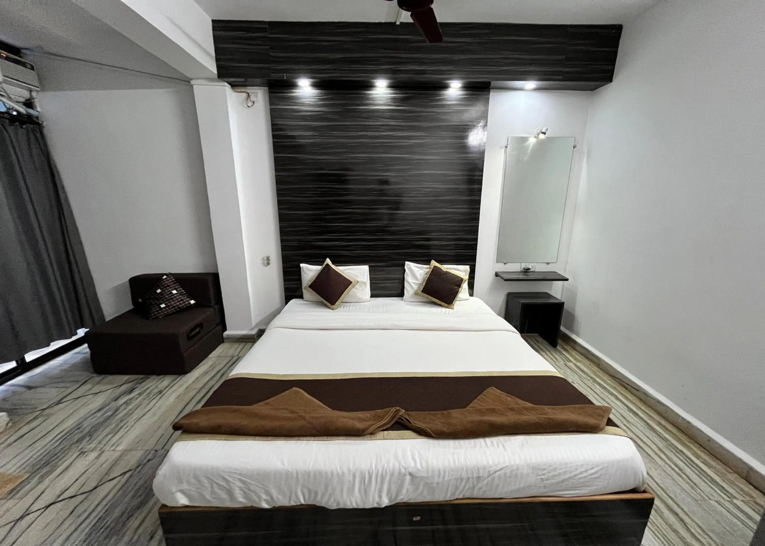 Bed in Hotel Bom Sucesso, Candolim Beach