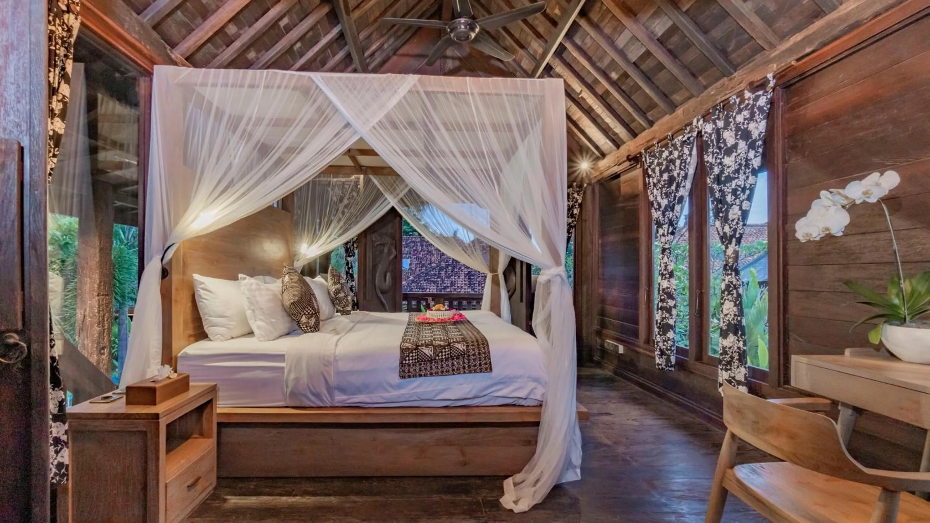 Photo of the whole room, Bed in The Puspa Villa
