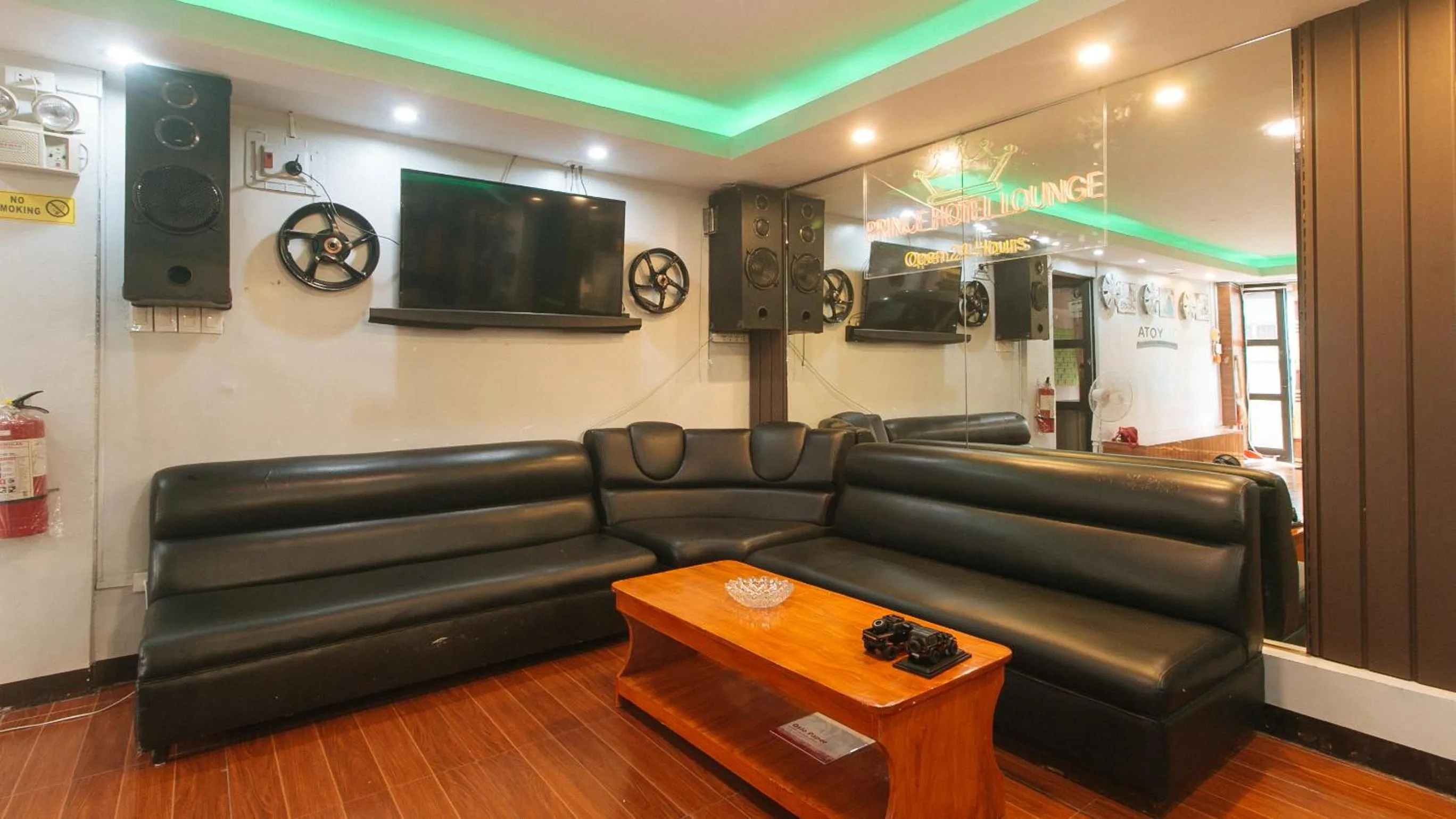 Lobby or reception in RedDoorz at Prince Hotel near NAIA T1