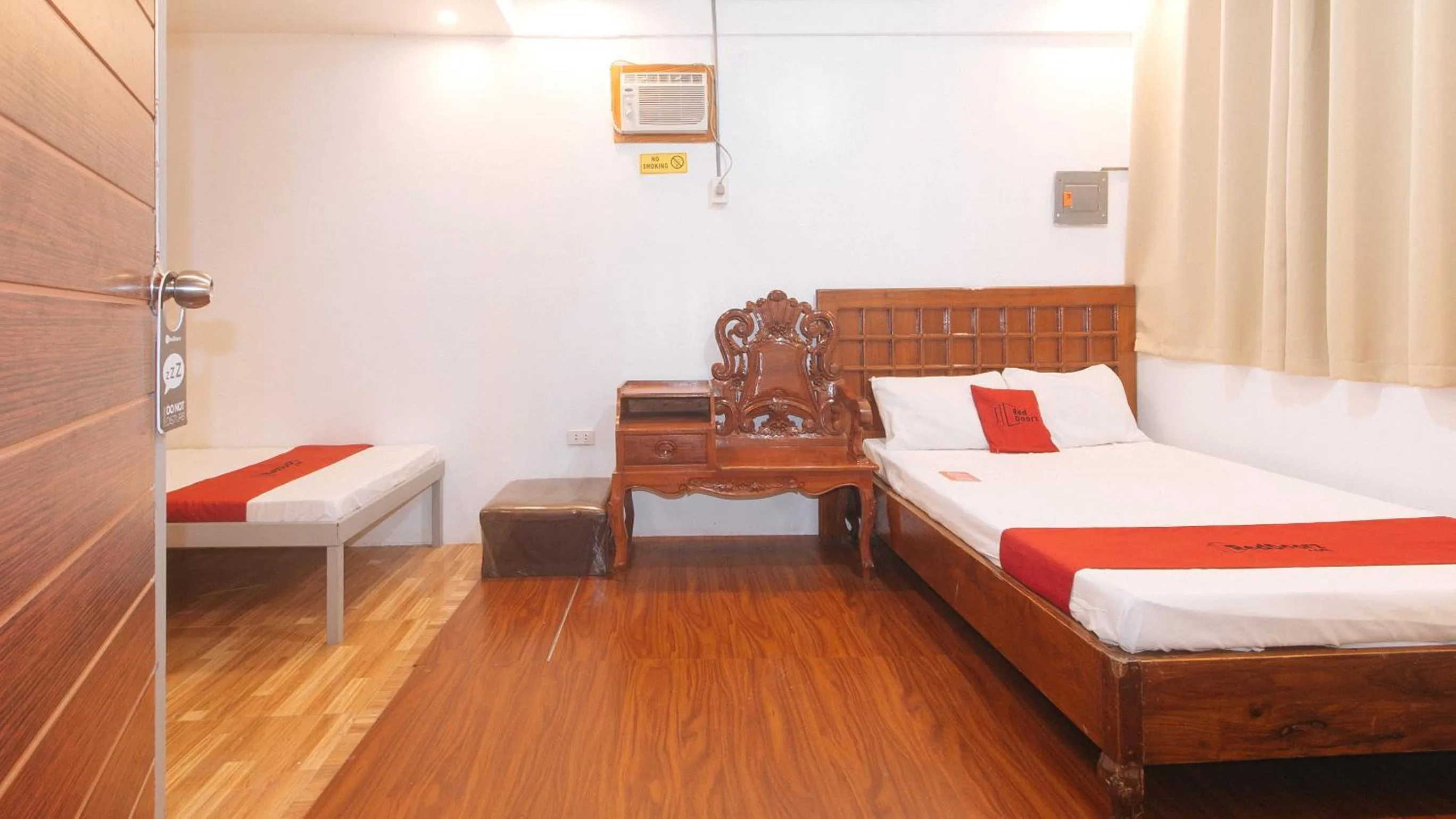 Photo of the whole room, Bed in RedDoorz at Prince Hotel near NAIA T1