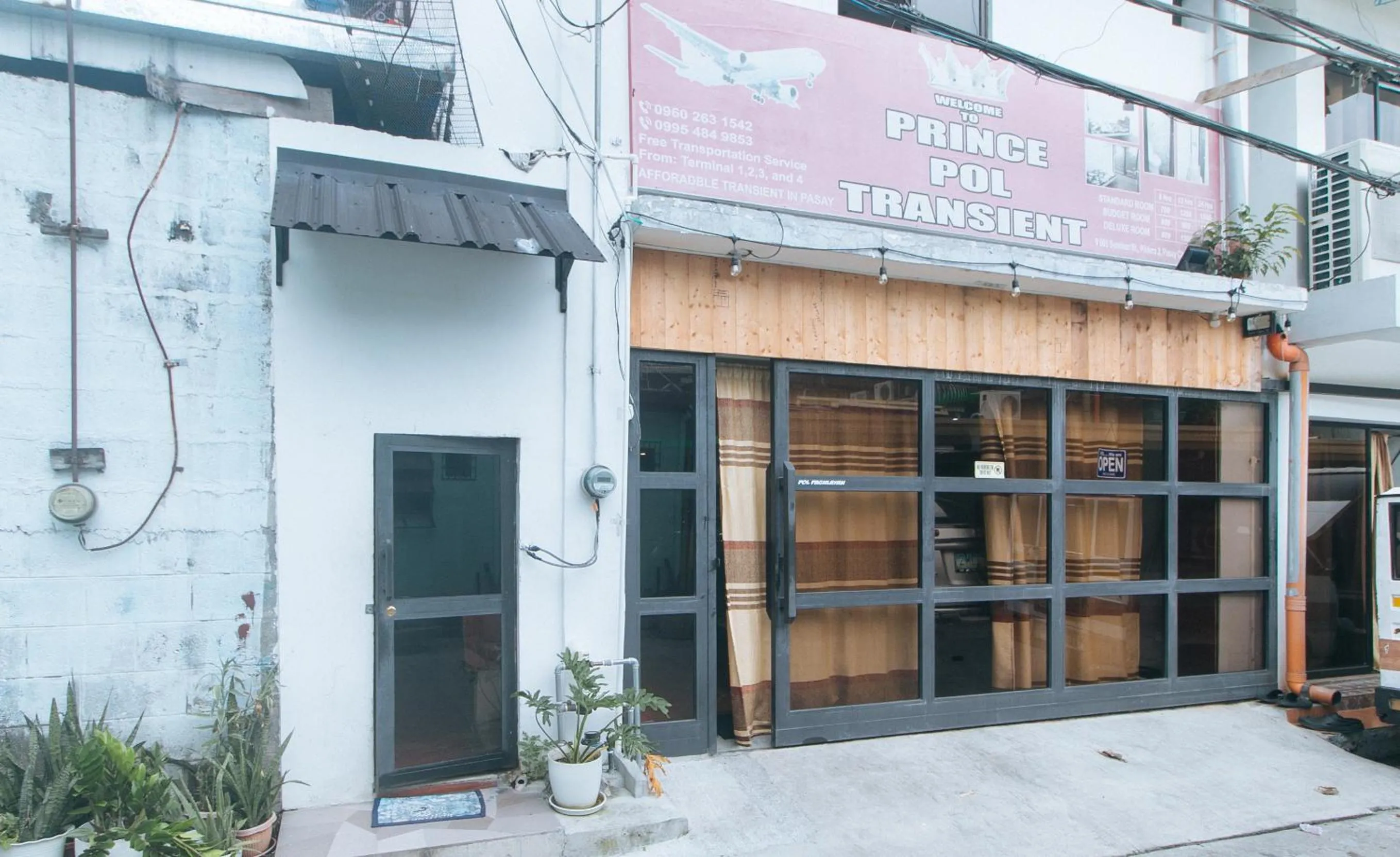 Facade/entrance in RedDoorz at Prince Hotel near NAIA T1