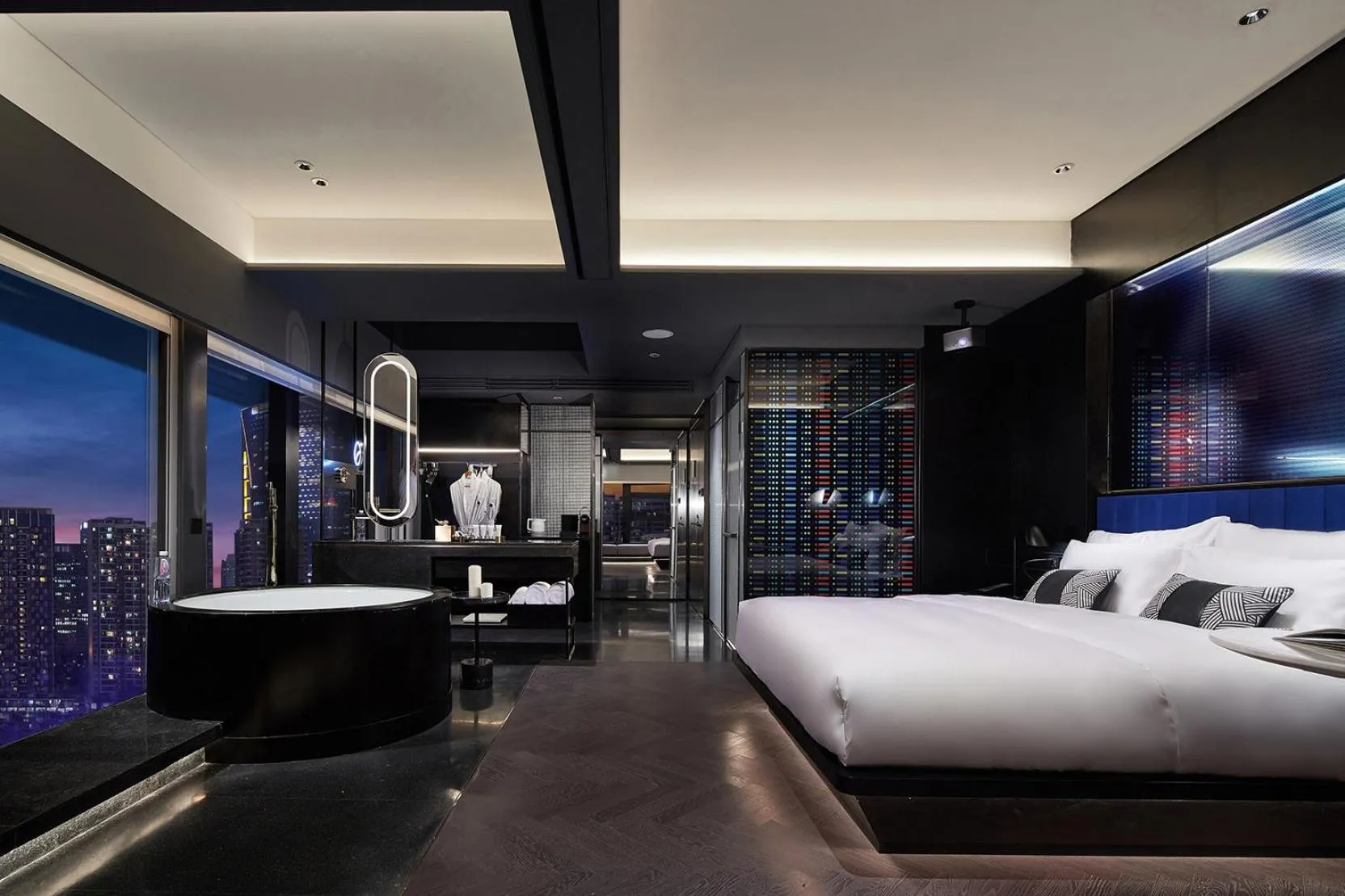 Photo of the whole room, Bed in ISEYA Design Hotel Chengdu Taikoo Li