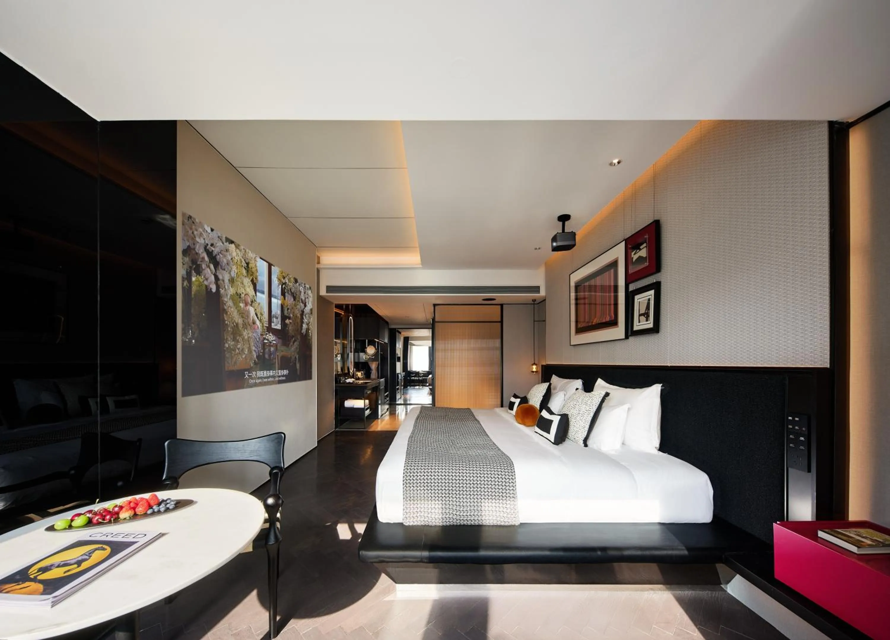 Photo of the whole room, Bed in ISEYA Design Hotel Chengdu Taikoo Li