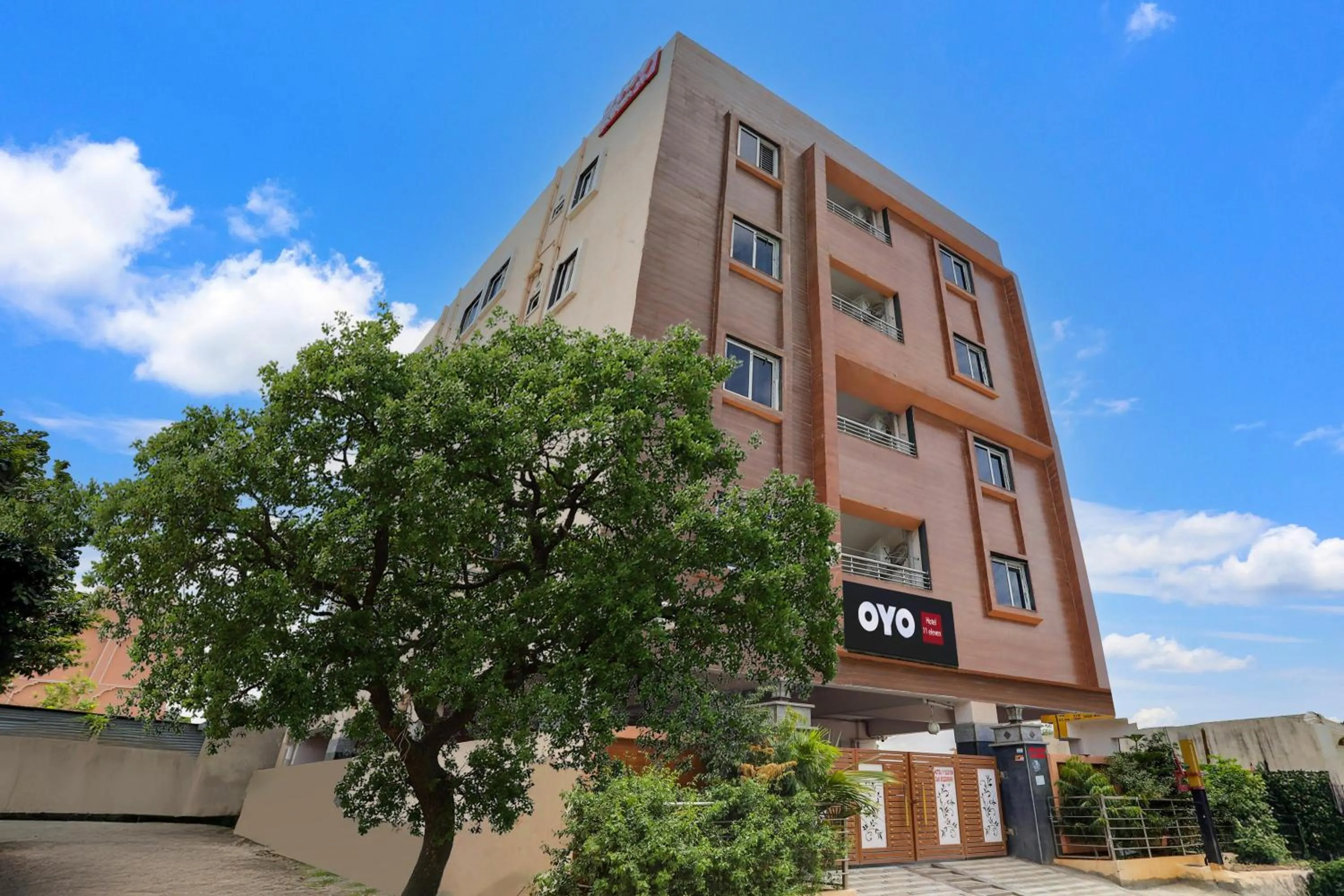 Facade/entrance in Hotel O 11 Eleven