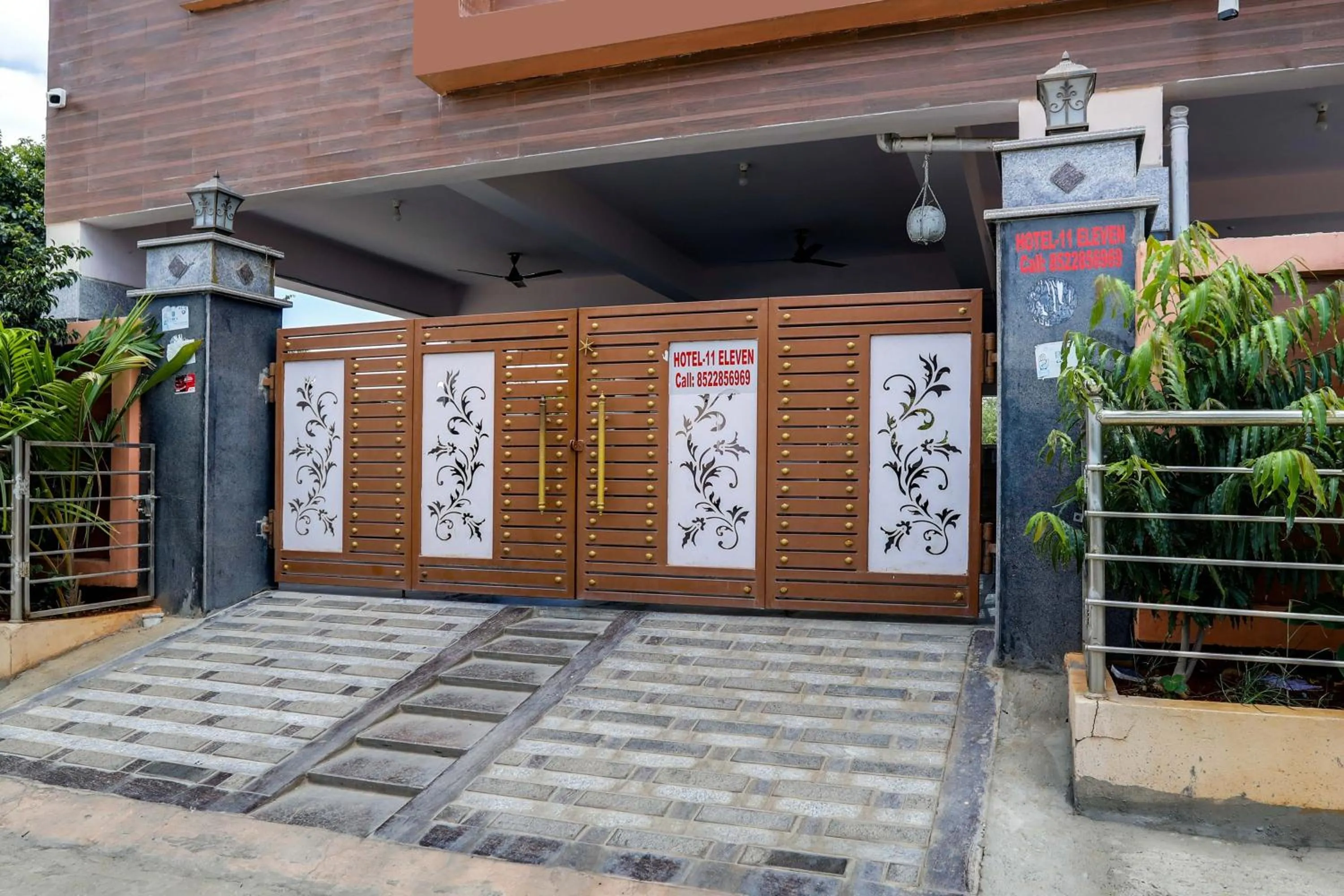 Facade/entrance in Hotel O 11 Eleven