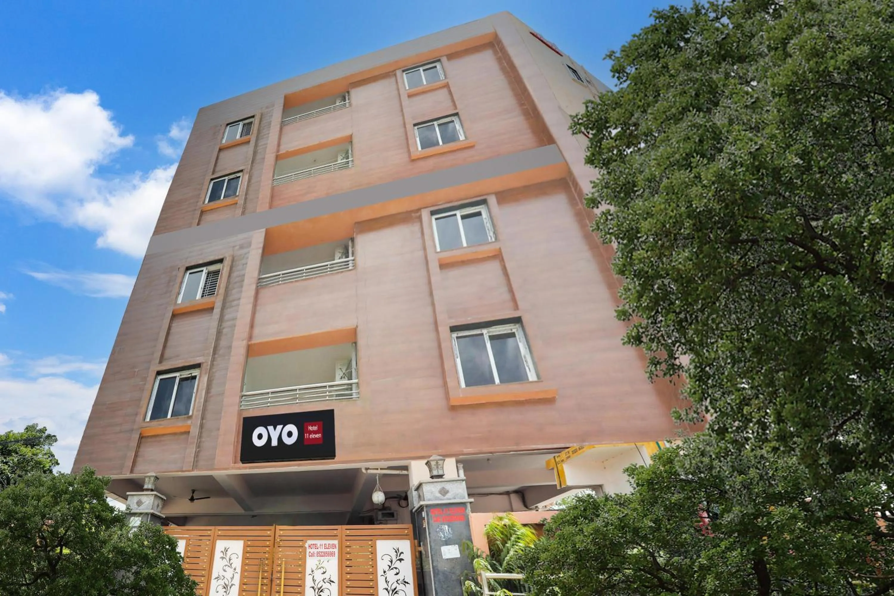 Facade/entrance in Hotel O 11 Eleven