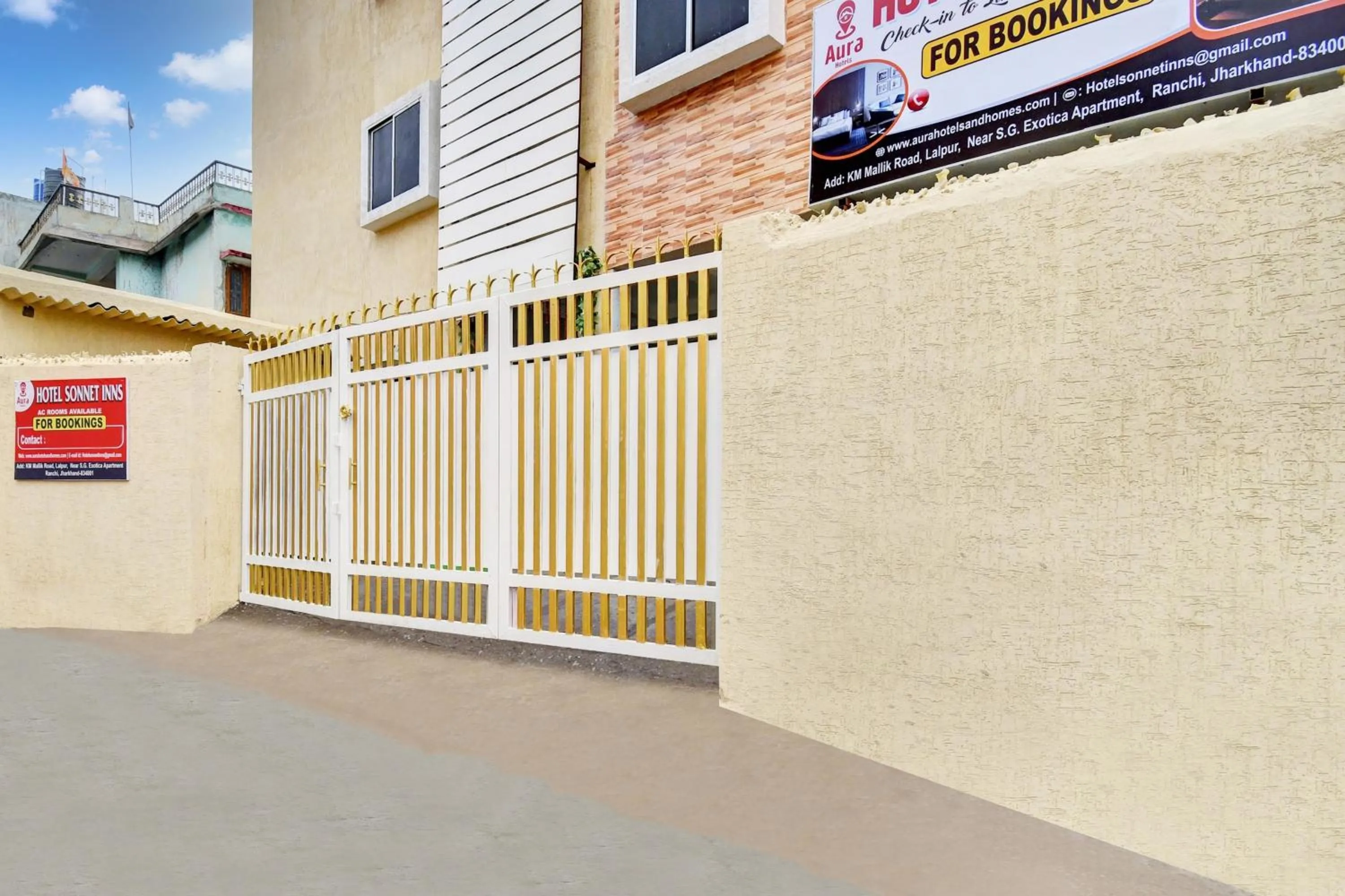 Facade/entrance in Super Hotel O AURA HOTEL SONNET INNS