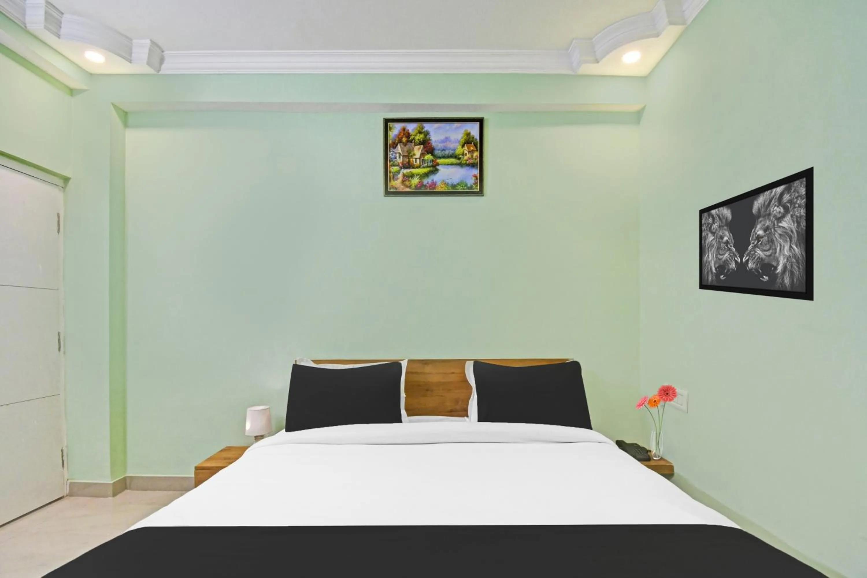 Bedroom, Bed in Super Hotel O AURA HOTEL SONNET INNS