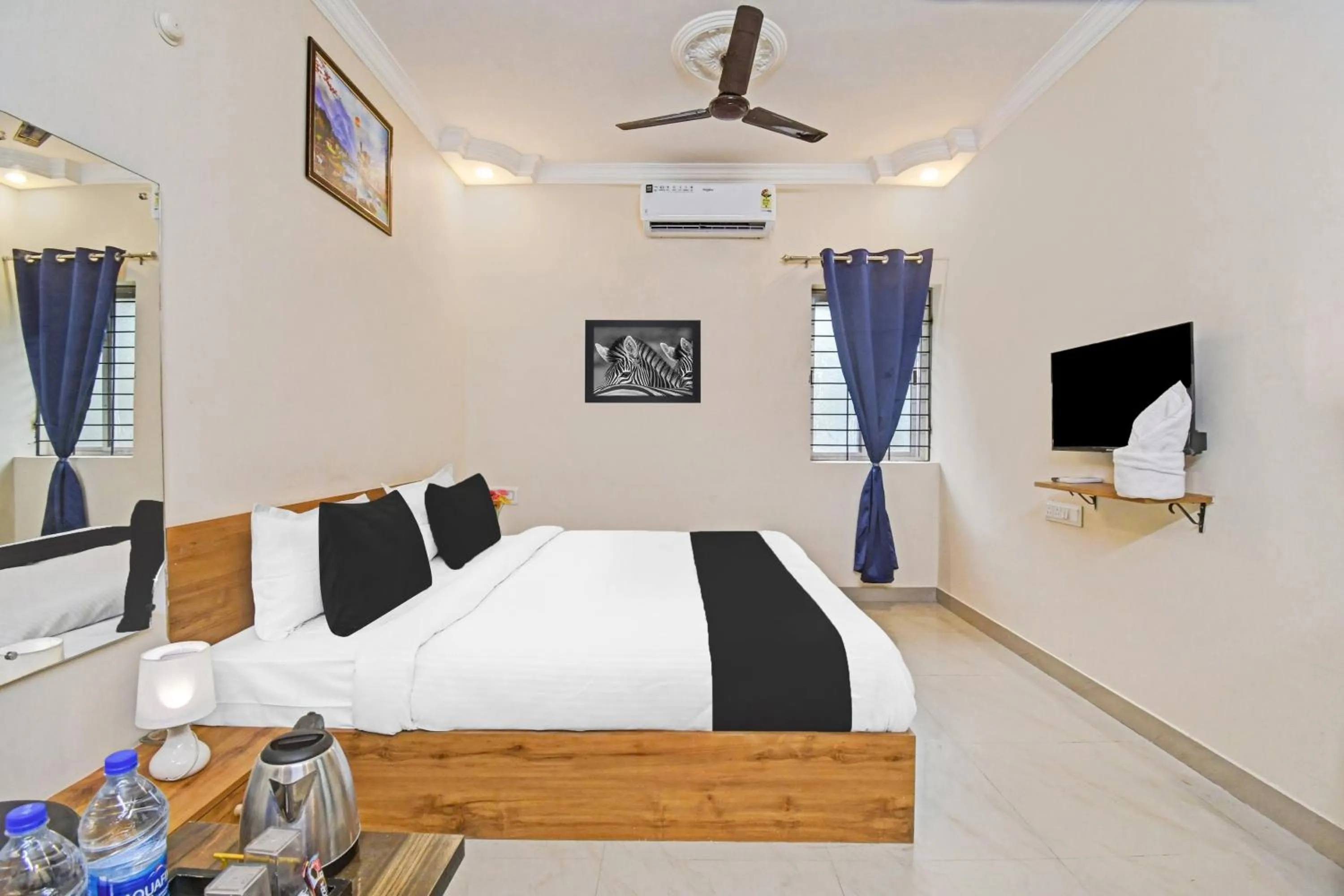 Bedroom, Bed in Super Hotel O AURA HOTEL SONNET INNS