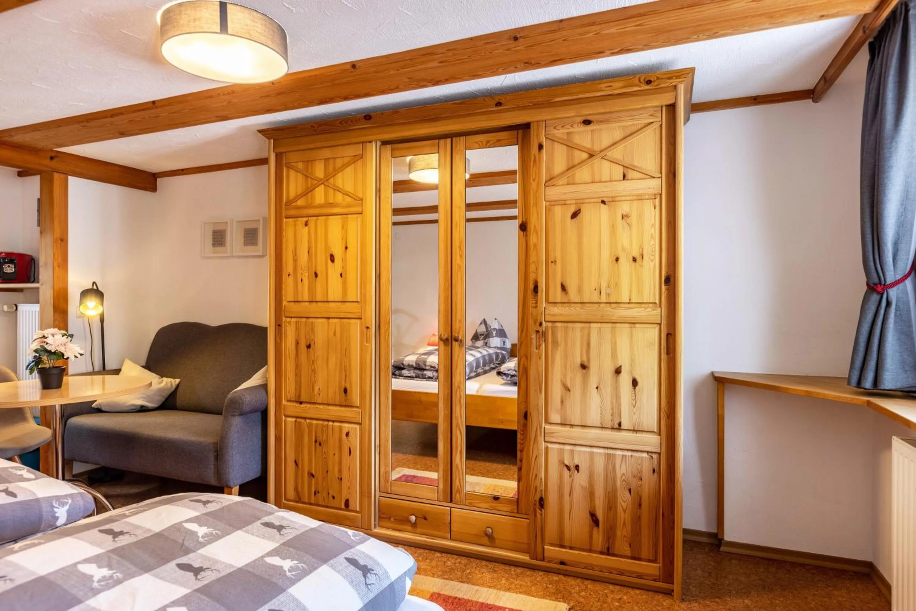 Property building, Bed in Pension Ferienwohnung Baarblick