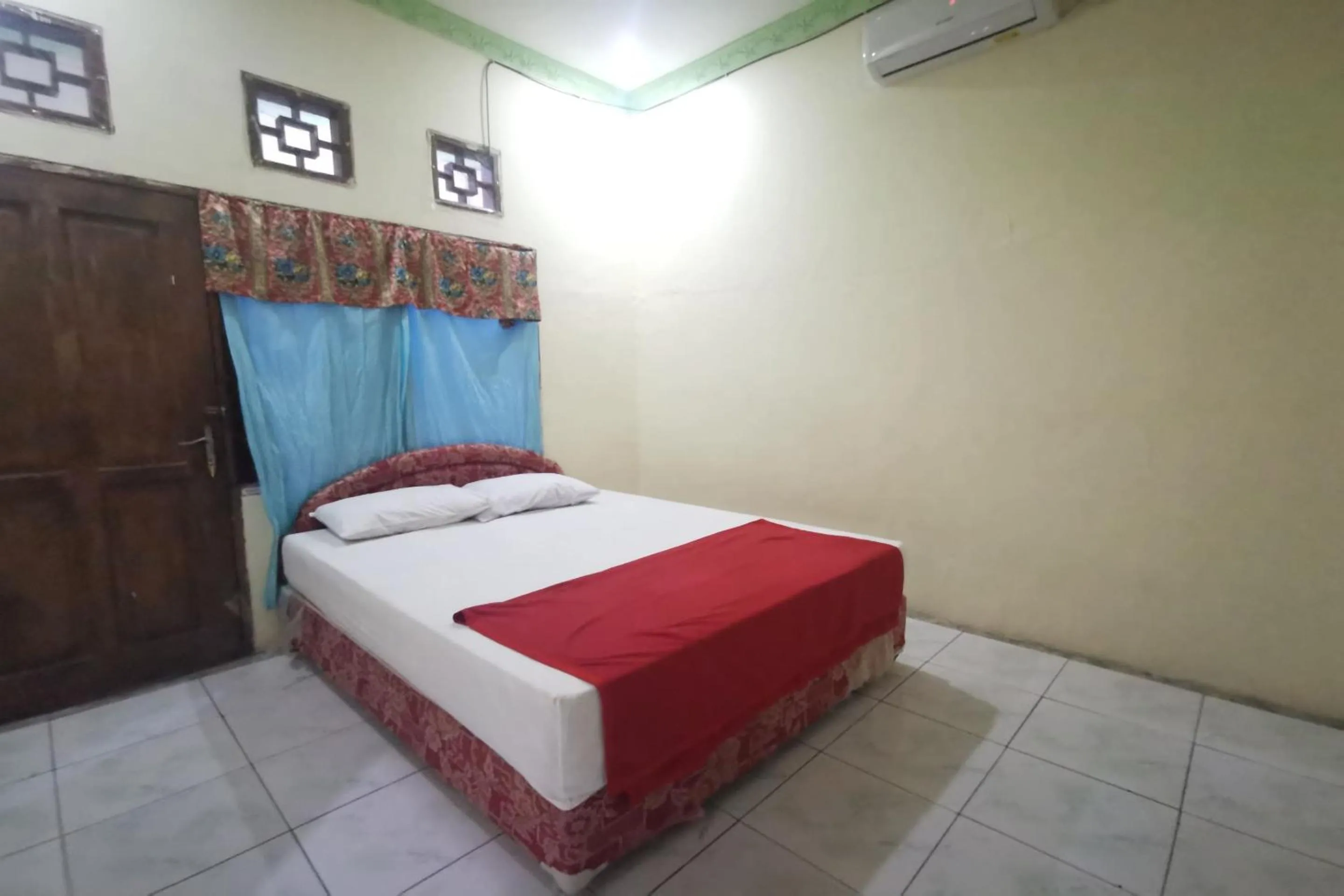 Bedroom, Bed in Hotel O Widan Homestay