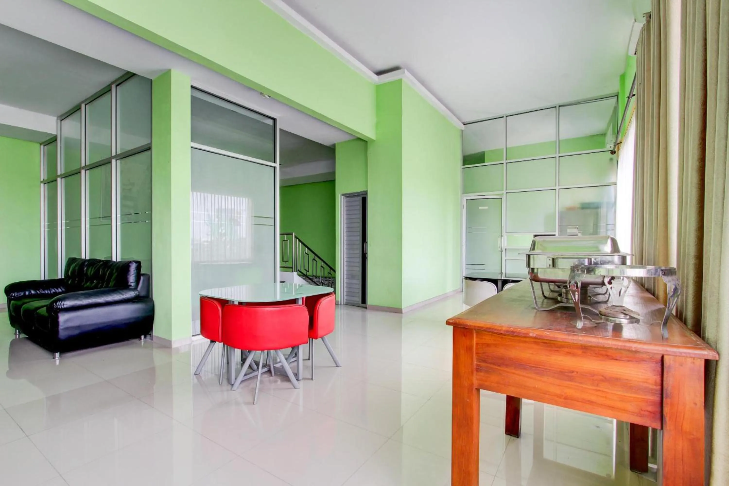 Lobby or reception in Hotel O Amanah Sejahtera Near Bandara Adi Soemarmo