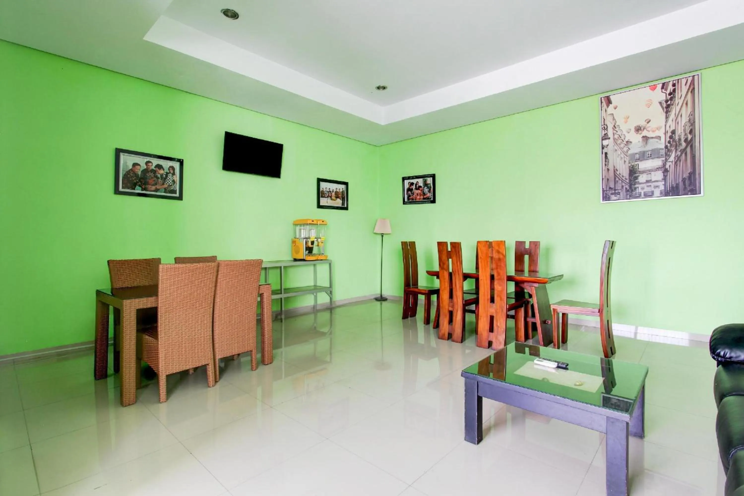 Lobby or reception in Hotel O Amanah Sejahtera Near Bandara Adi Soemarmo