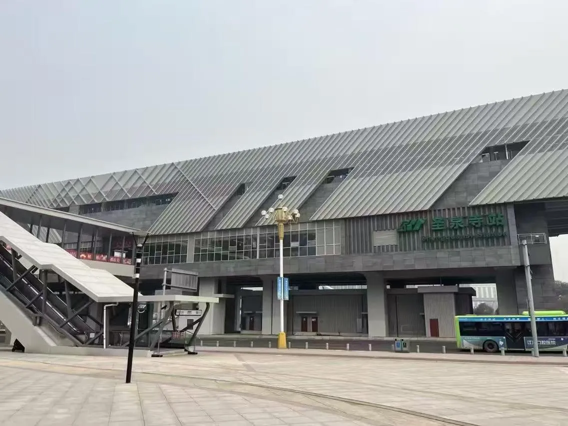 Vienna Hotel Jiangjin Wanda Plaza Shengquansi Subway Station