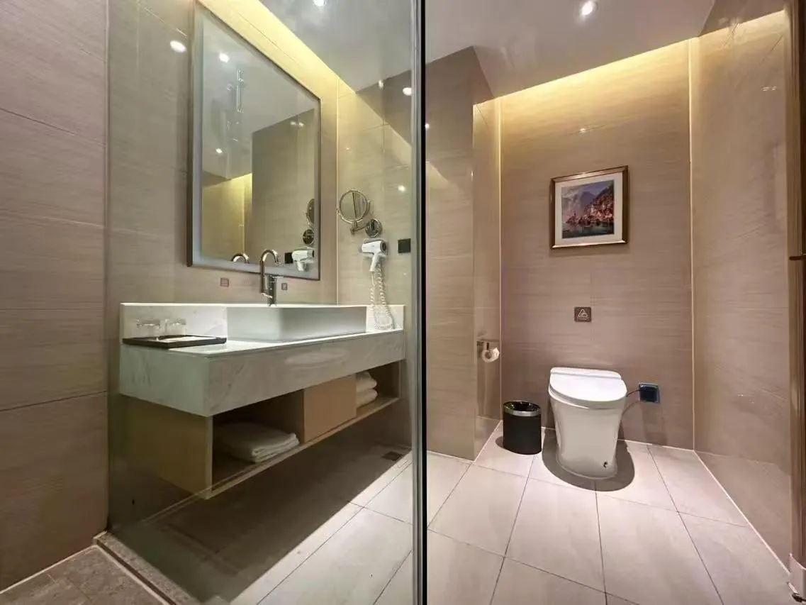 Shower in Vienna Hotel Jiangjin Wanda Plaza Shengquansi Subway Station