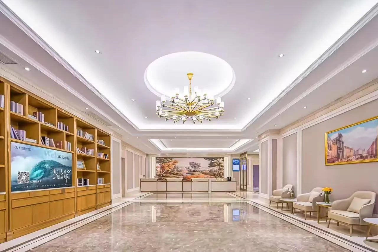 Vienna Hotel Jiangjin Wanda Plaza Shengquansi Subway Station